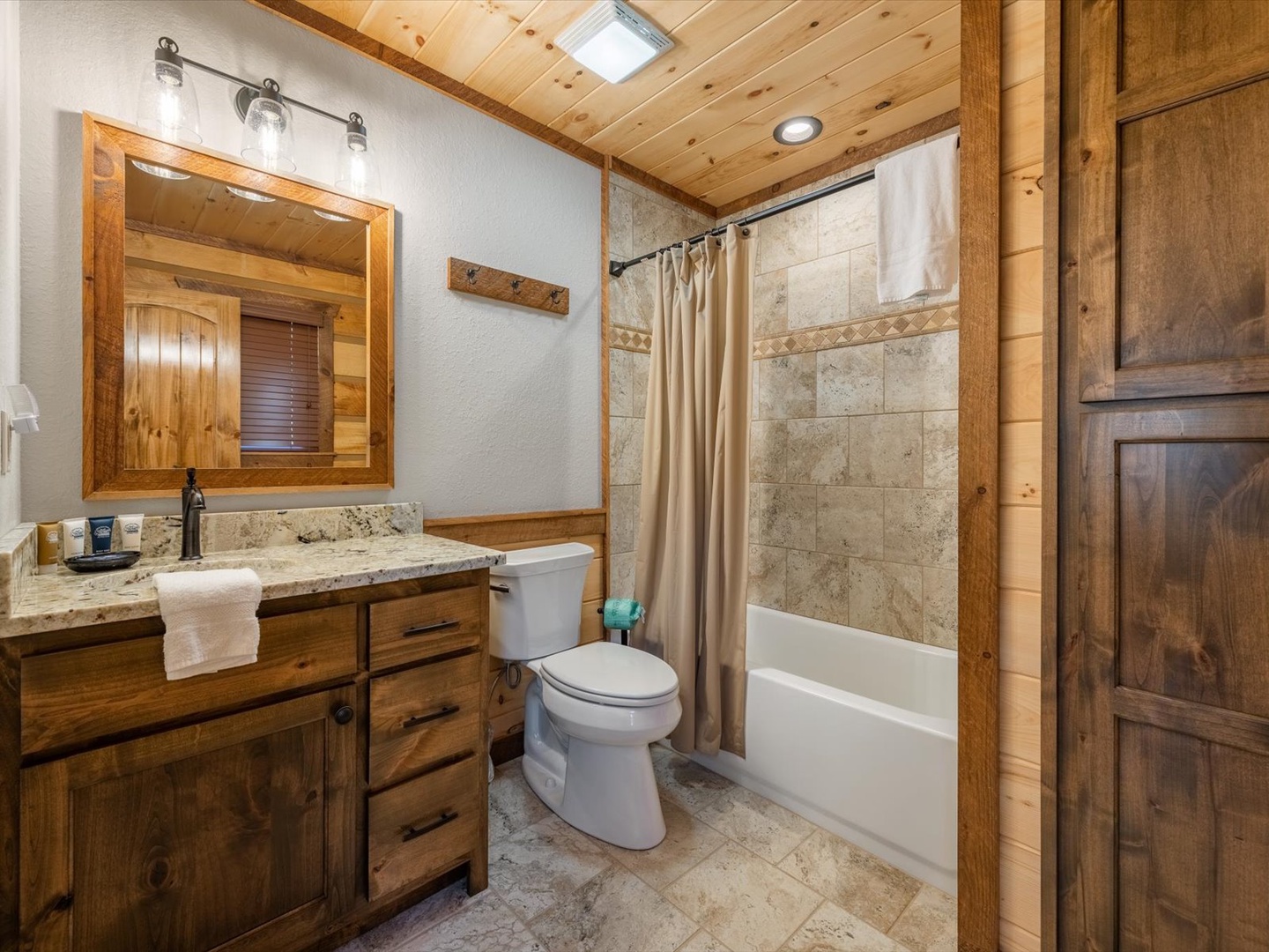 Tranquil Escape of Blue Ridge - Upper Level King Suite 1 Bathroom