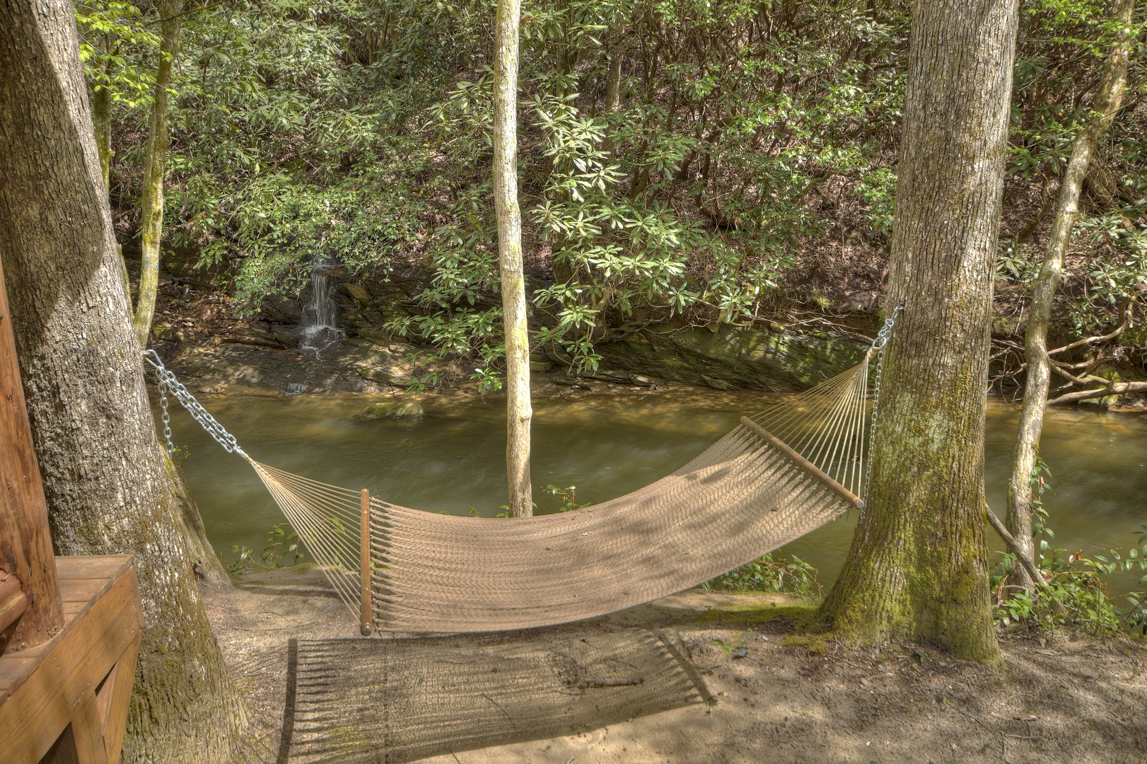Hothouse Hideaway- Hammock space by the creek