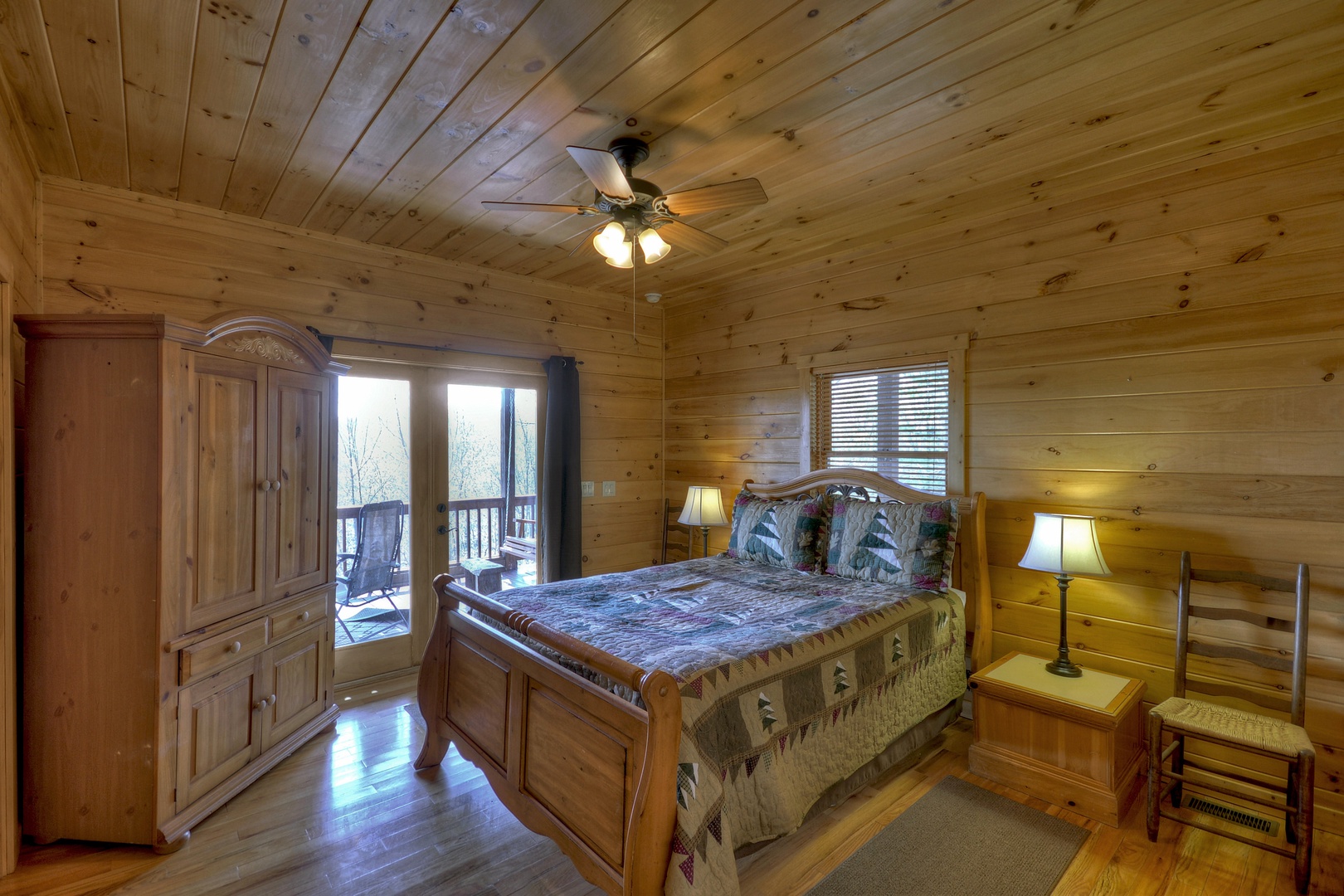Blue Jay Cabin- Entry level queen bedroom