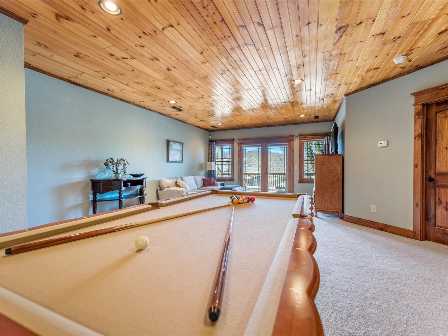 Blue Ridge Cottage - Lower Level Pool Table and Game Room