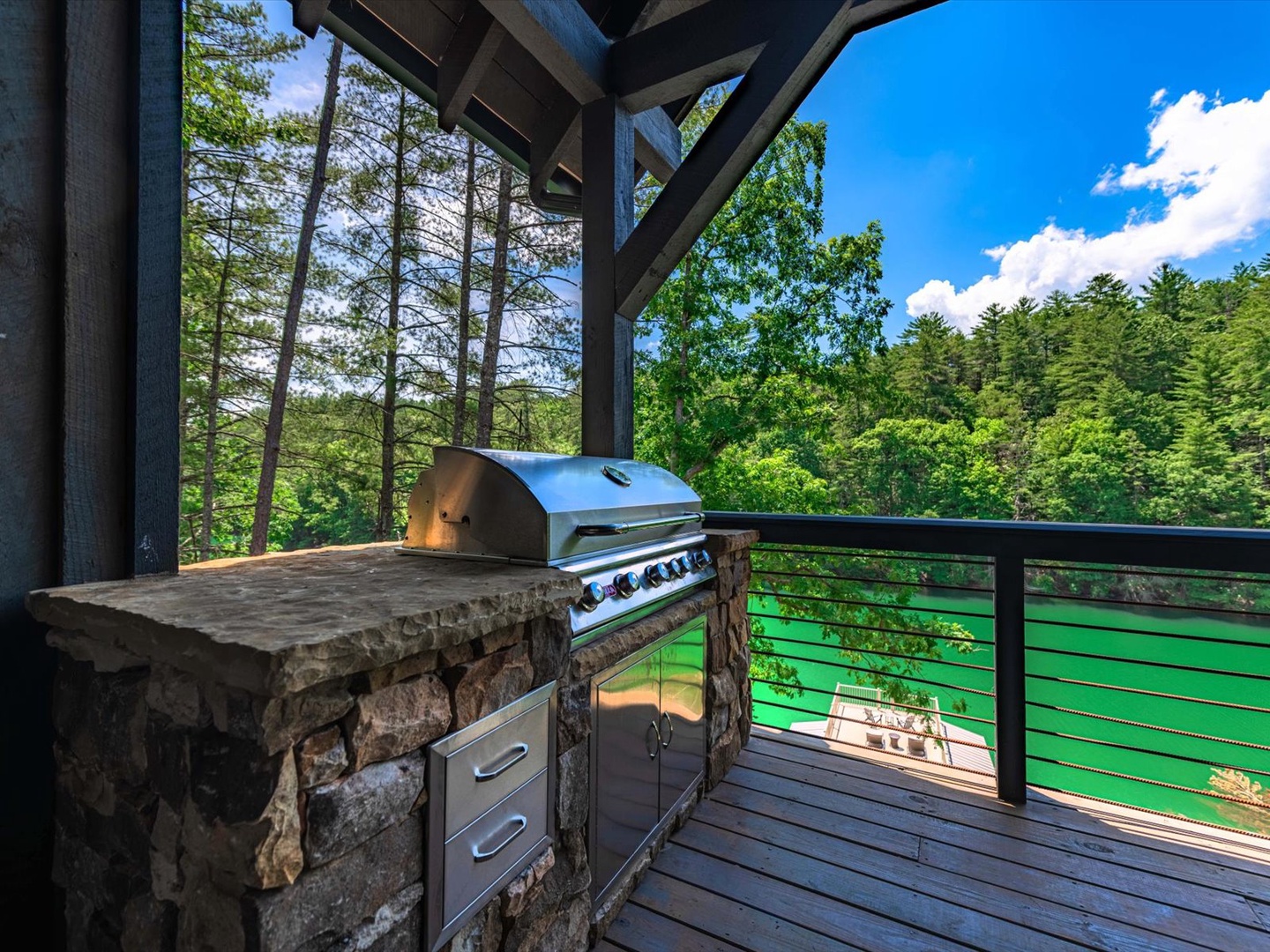 Misty Trail Lakehouse - Grilling Station