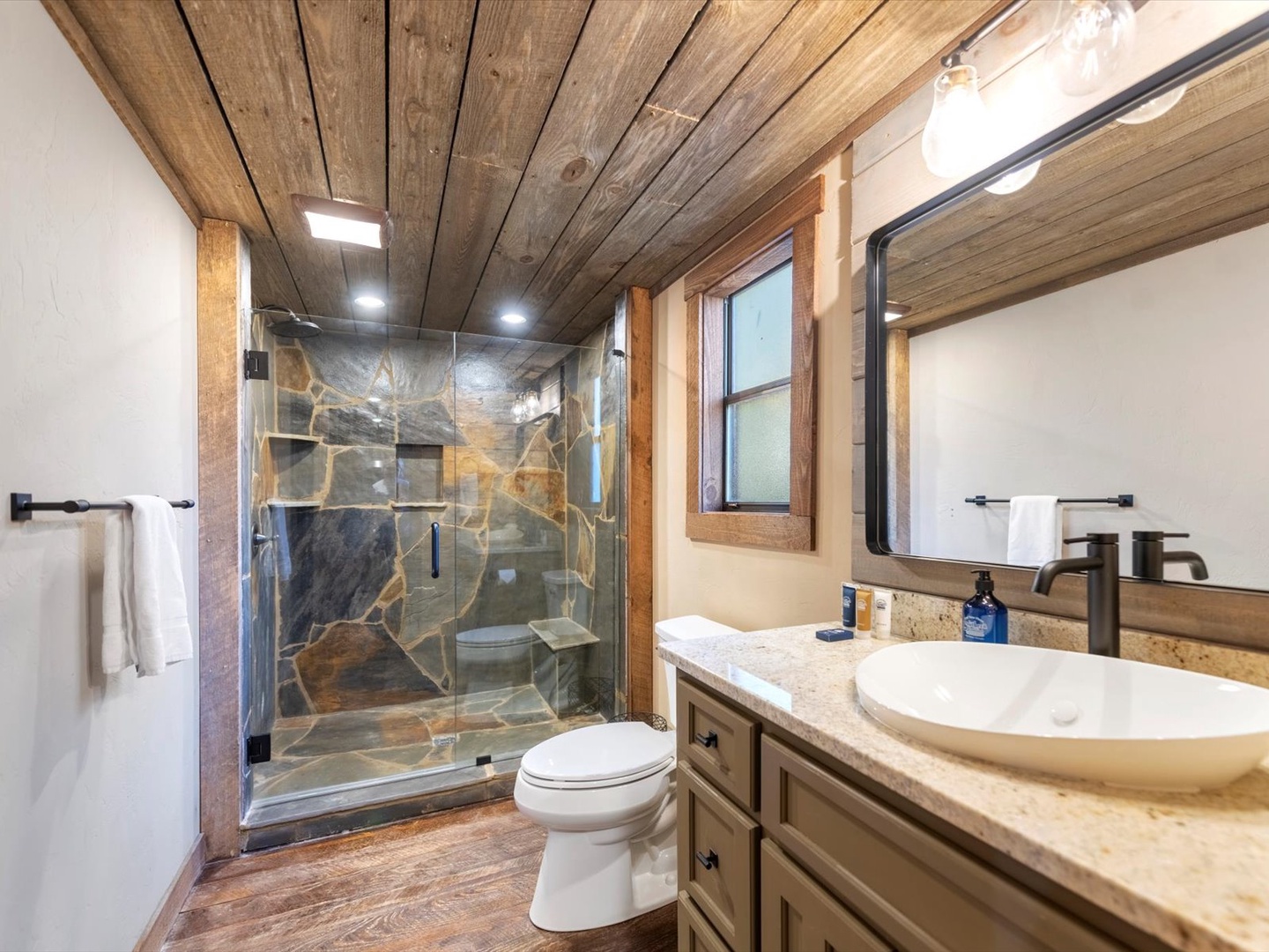 A Little Stoney River - Entry Level Queen Bedroom's Bathroom