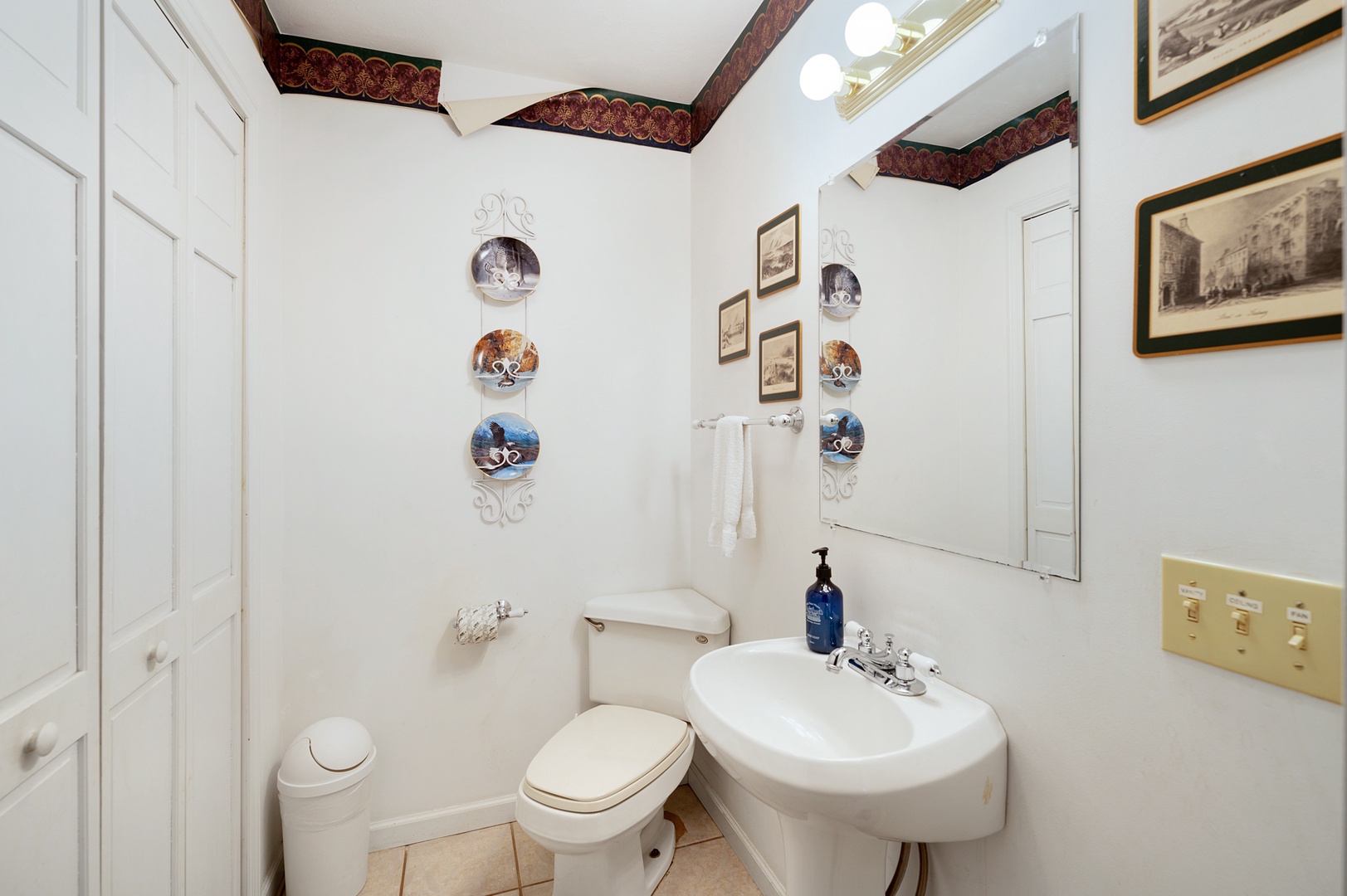 Awesome Retreat- Entry level shared bathroom