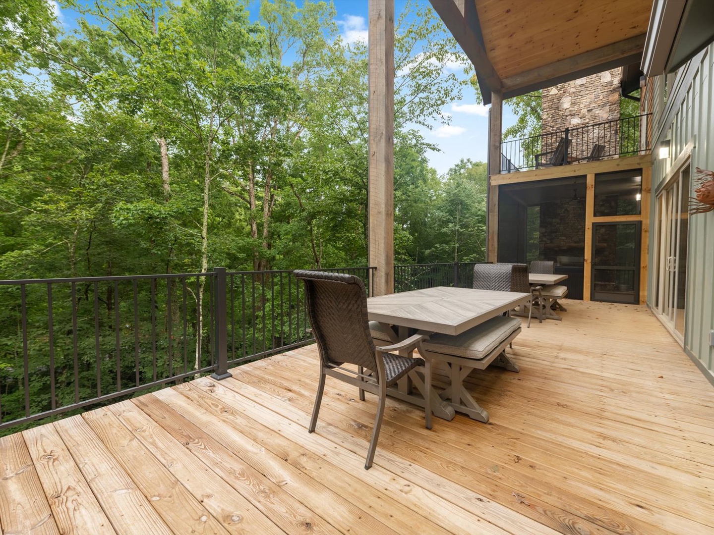 Creek Songs- Entry level deck Dining Area