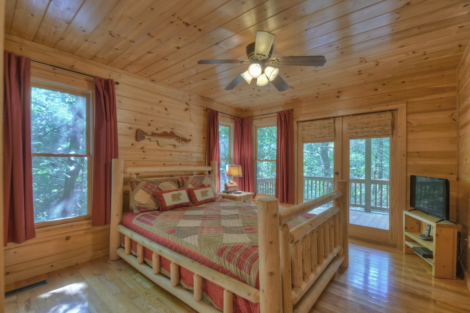 Stoney Creek Retreat - Entry Level Queen Bedroom