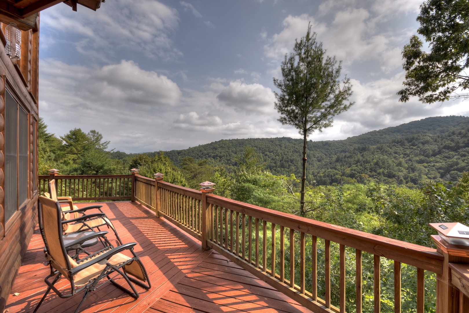 Bella Vista- Outdoor deck seating view