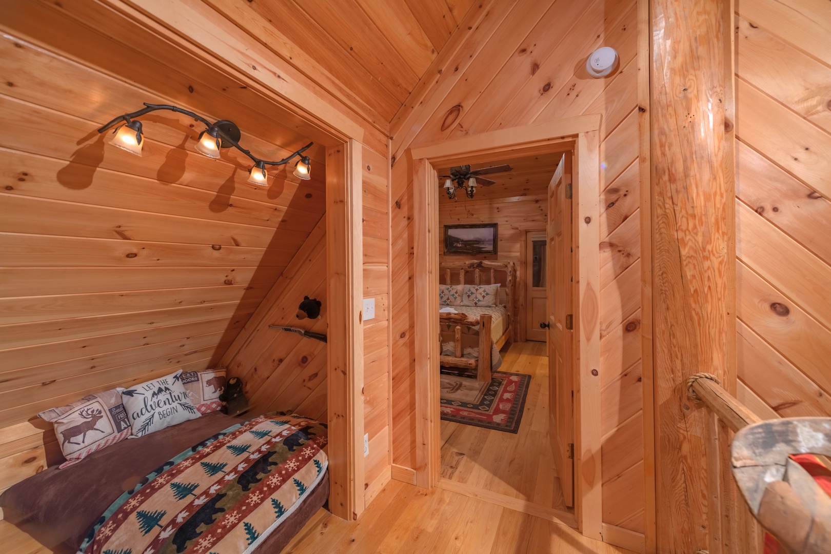 Saddle Lodge - Upper Level Bedroom