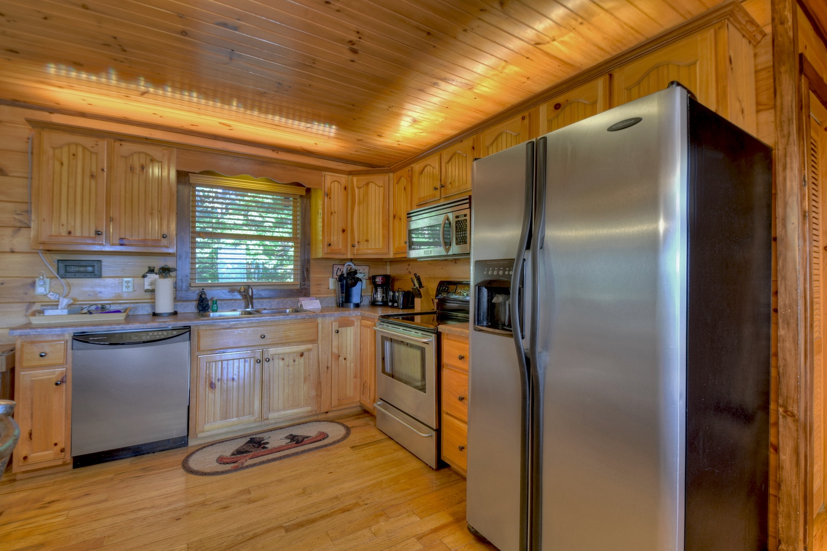 Sunrock Mountain Hideaway- Kitchen area with full appliances