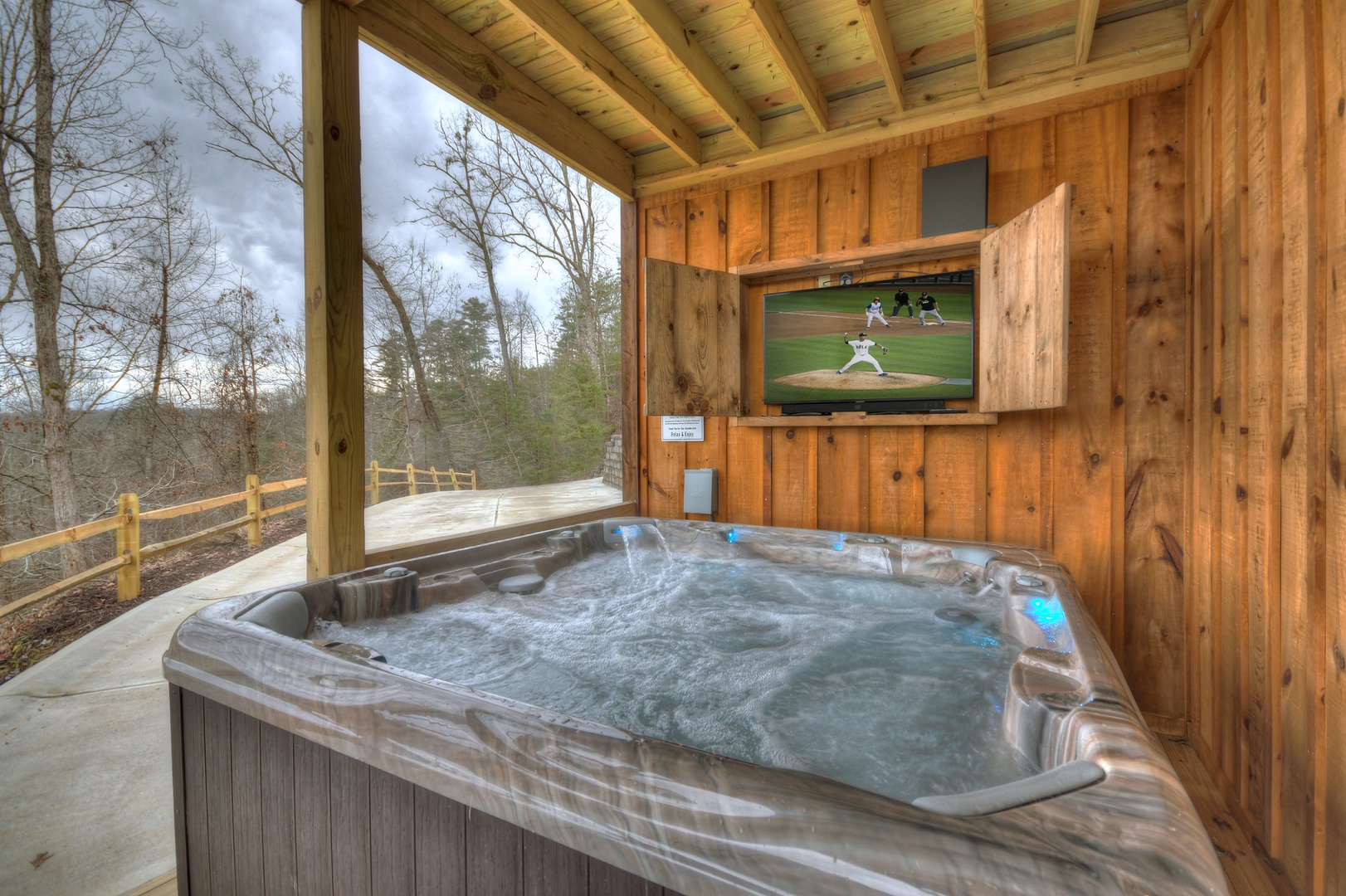 Privacy Peak - Hot Tub with TV