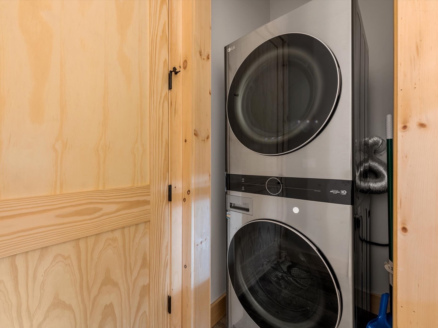 Creek Songs- Entry level laundry room