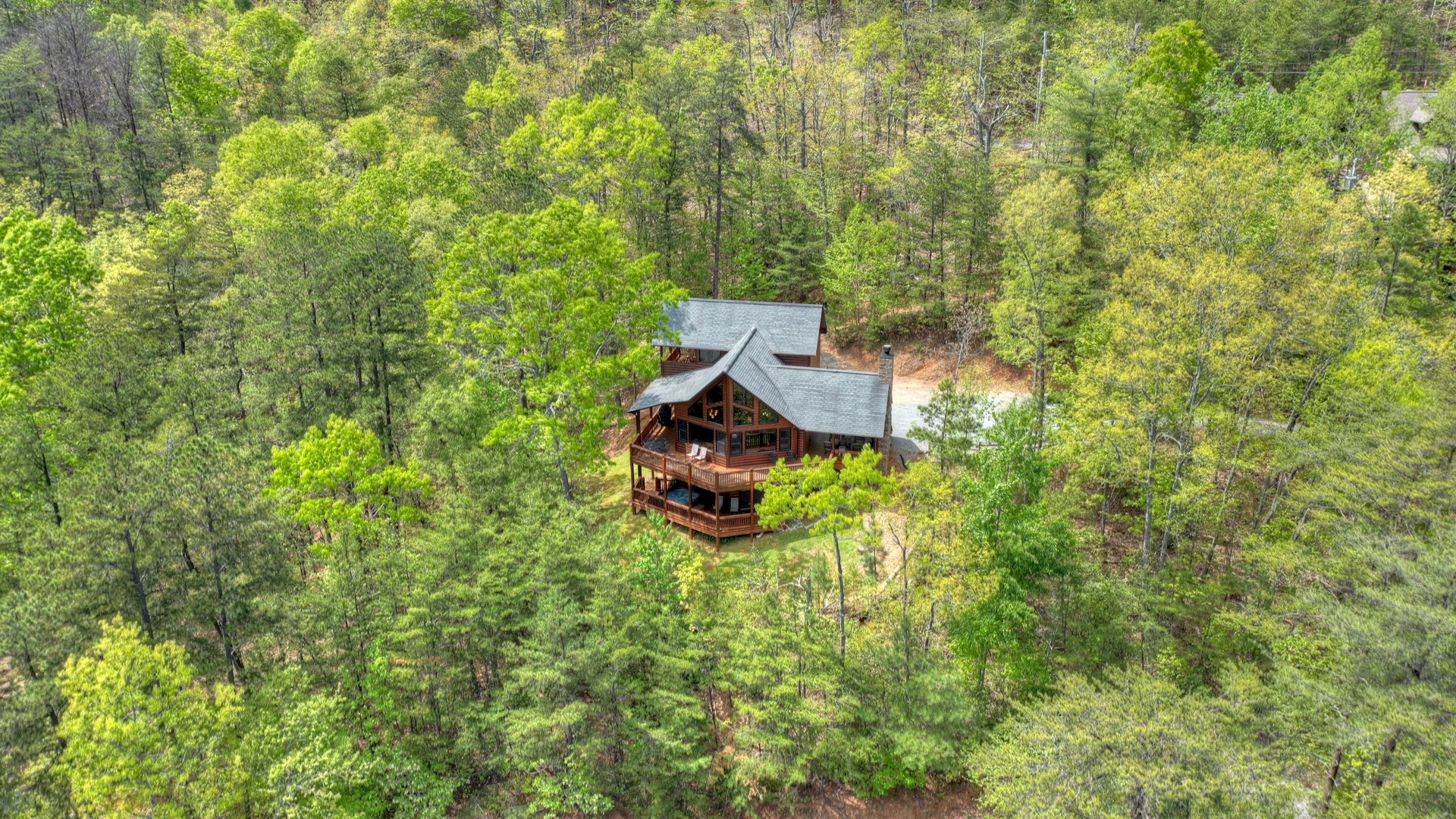 Aska Lodge- Aerial view of the cabin