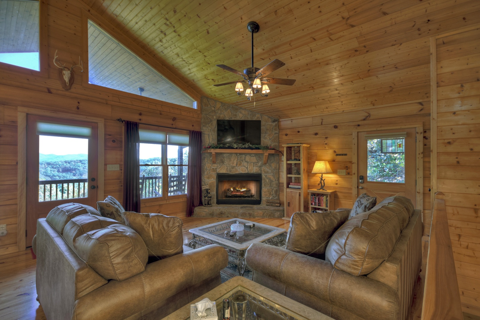 Eagles View - Living Room with Gas Fireplace