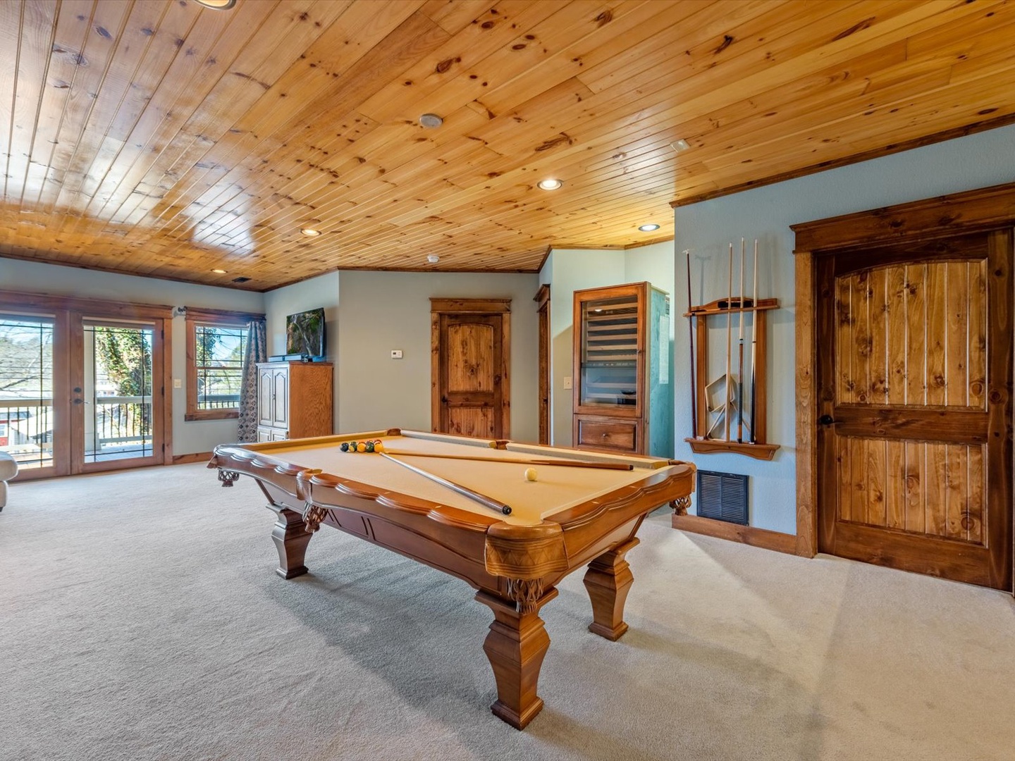Blue Ridge Cottage - Lower Level Entertainment Area with Pool Table