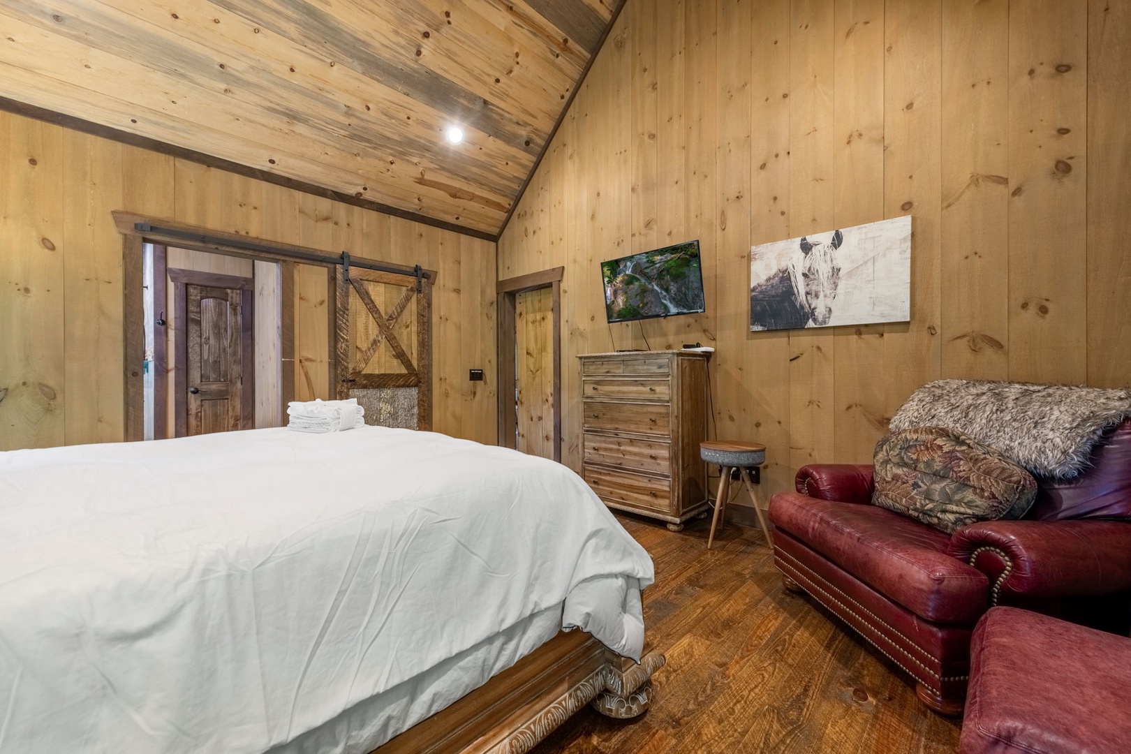 Indian Creek Lodge - King Bedroom Suite #2
