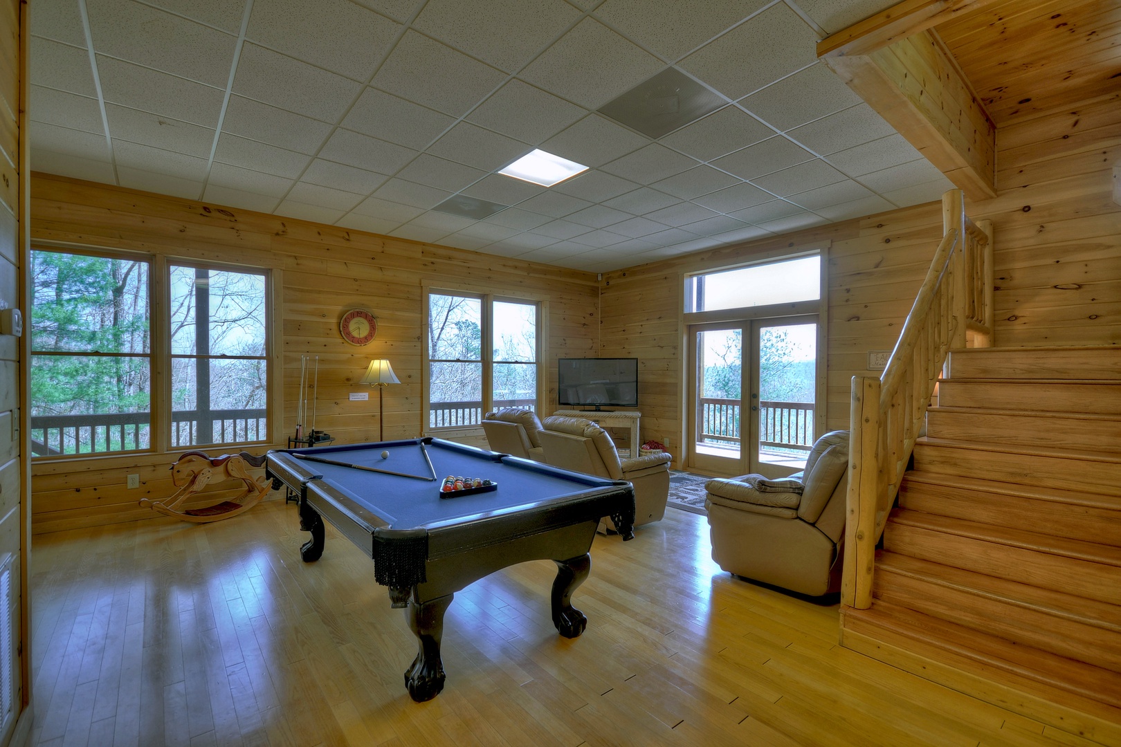 Blue Jay Cabin- Lower level game room