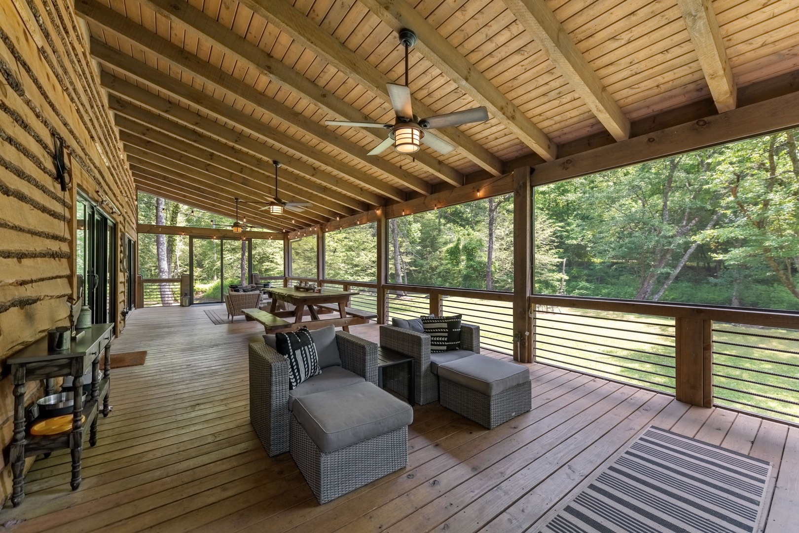 Indian Creek Lodge - Deck Seating