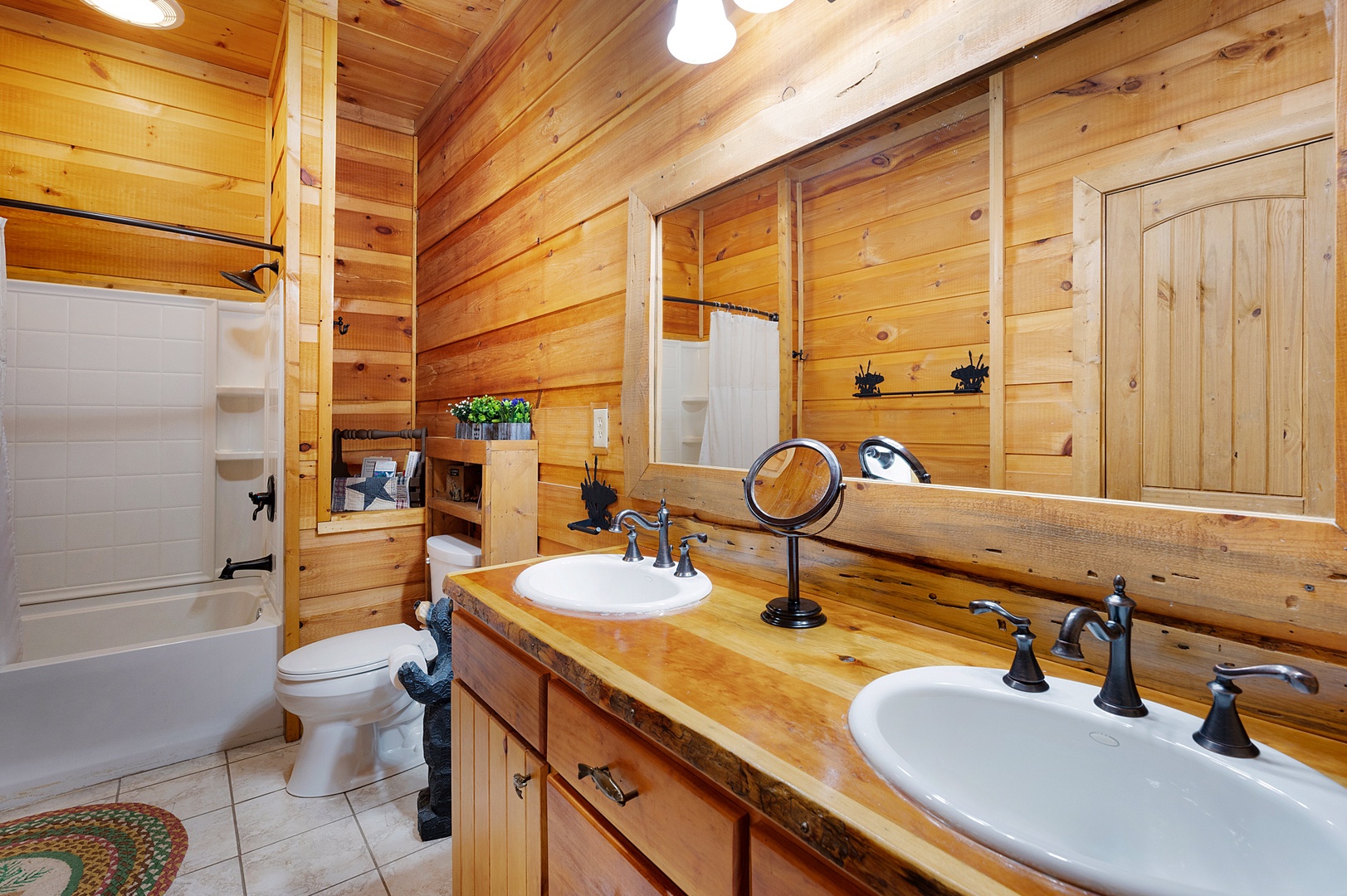 Mountaintown Creek Lodge - Lower Level King Bedroom's Bathroom
