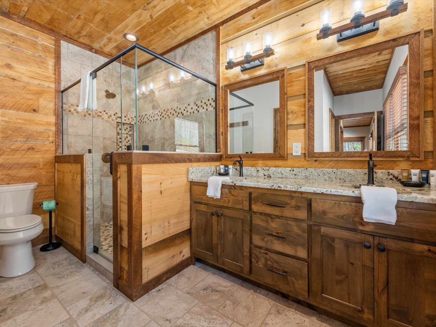 Tranquil Escape of Blue Ridge - Entry Level Primary King Bedroom Private Bathroom