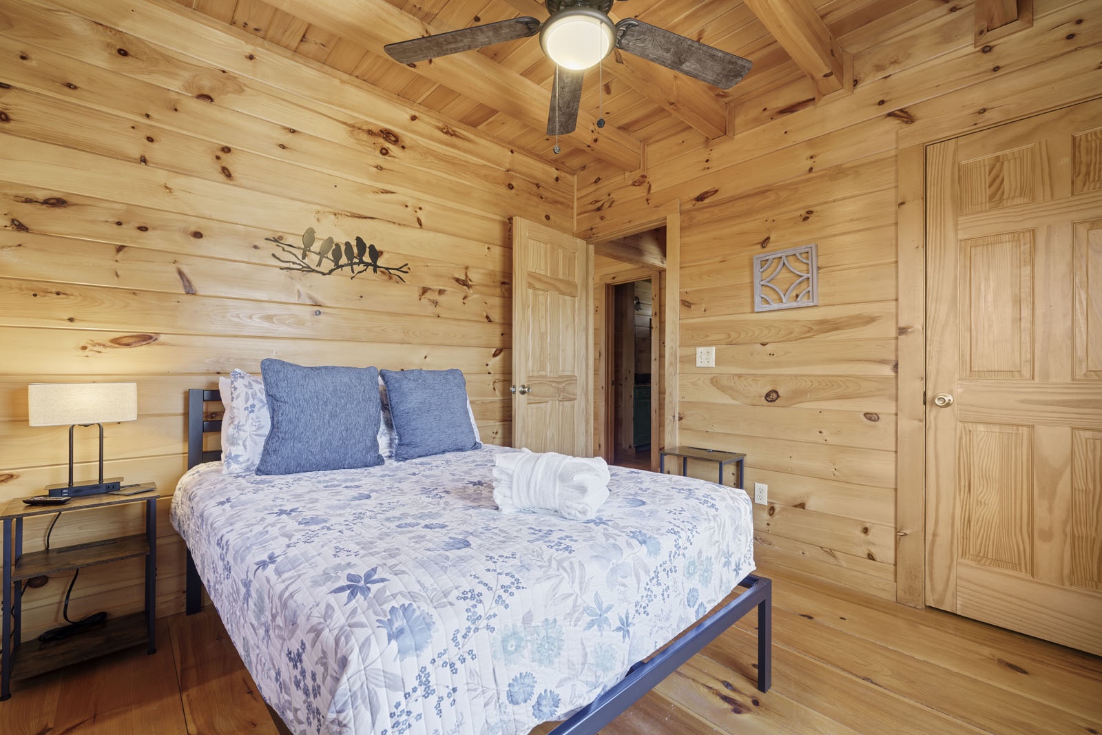 Lake Ridge - Entry Level Queen Bedroom