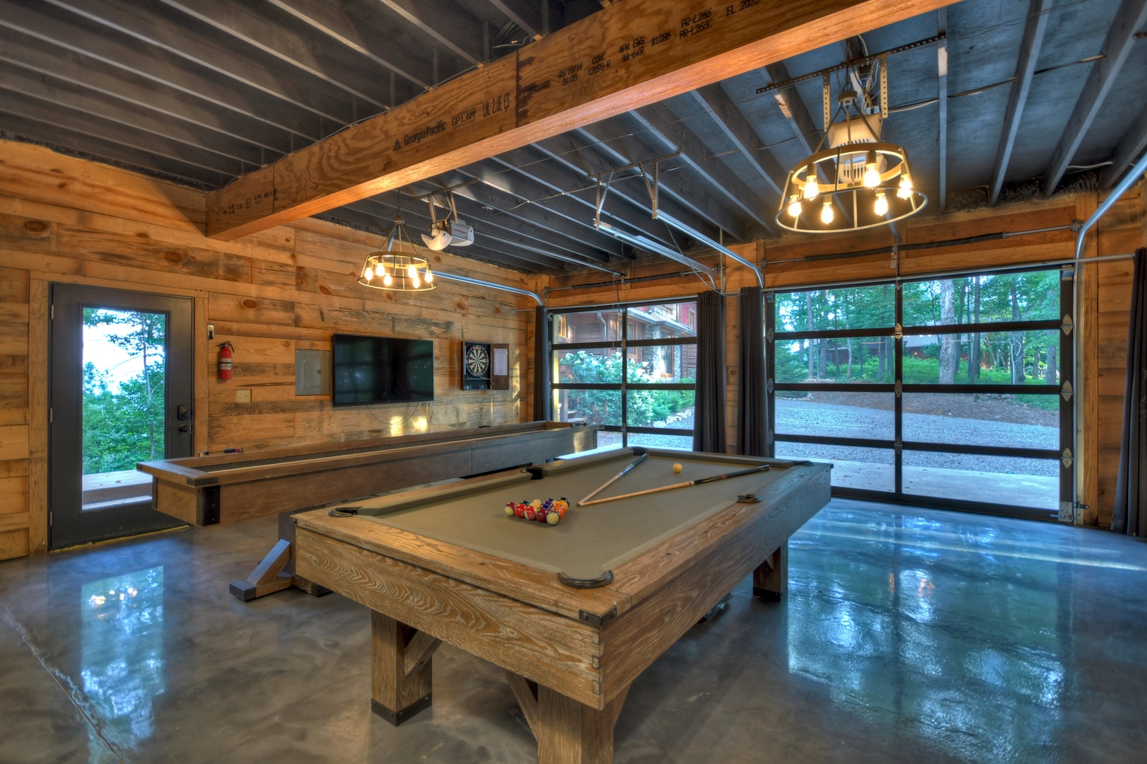 Heavenly Day - Bonus Game Garage with Pool Table