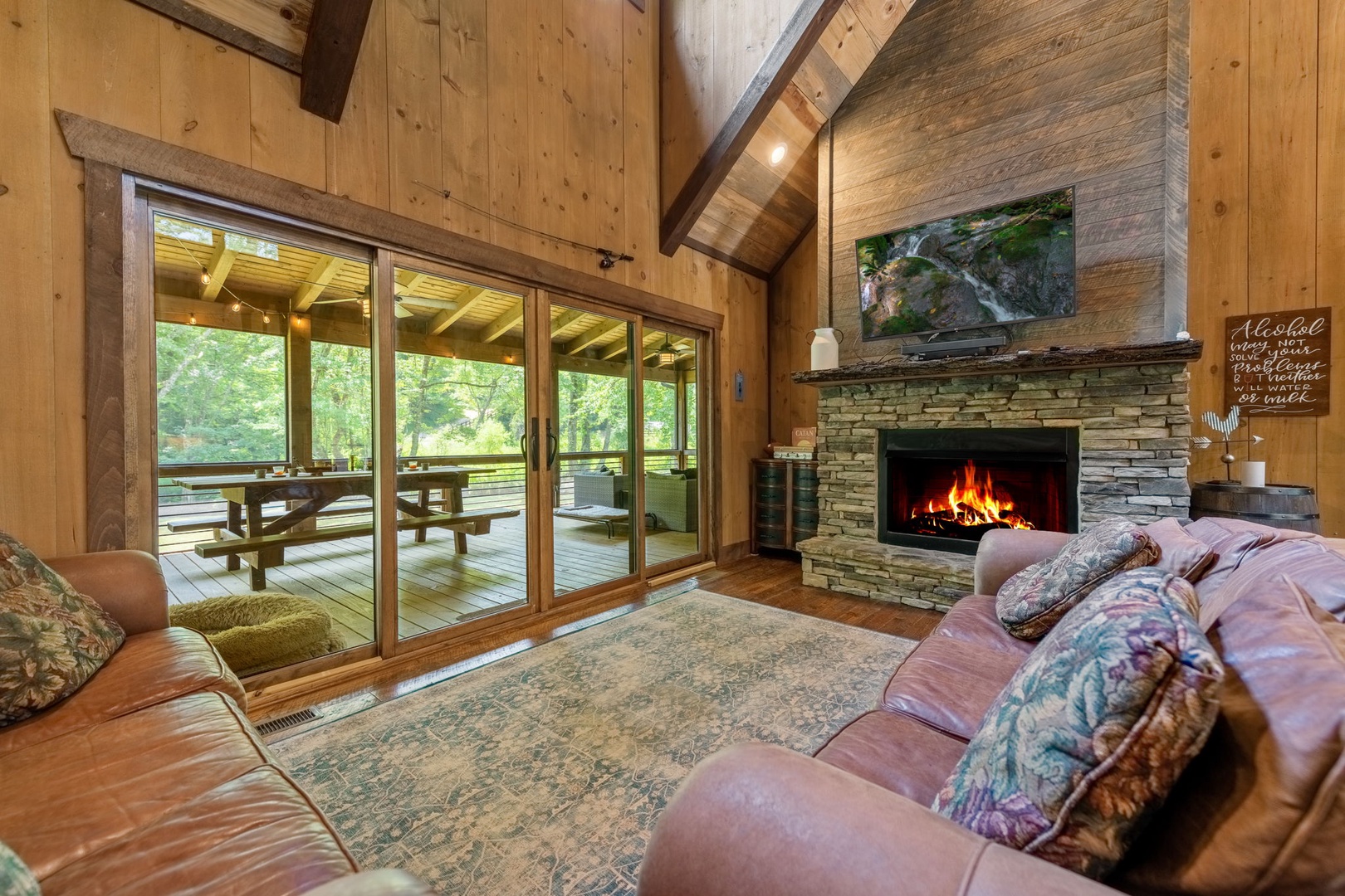 Indian Creek Lodge - Living Room