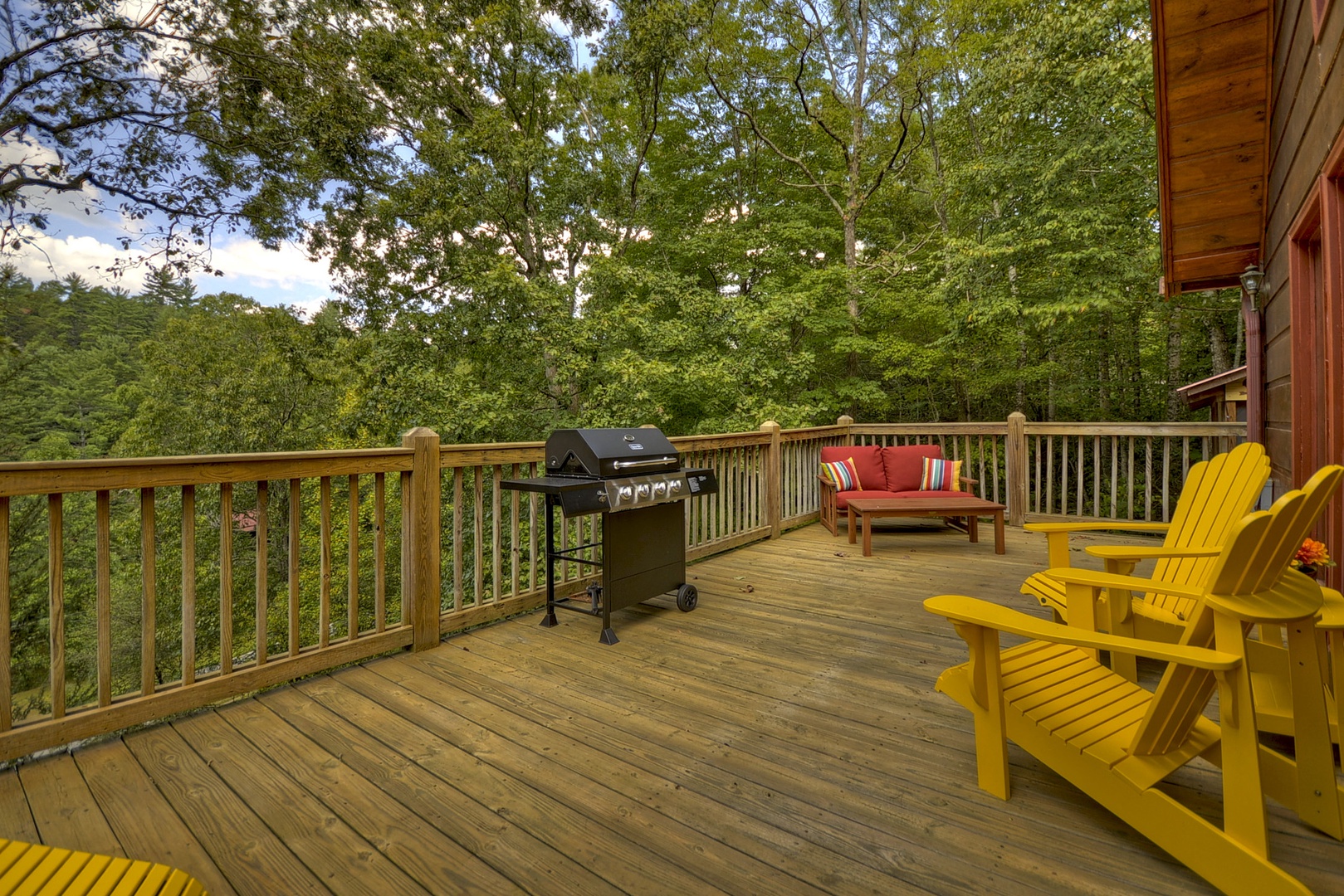 Toccoa Mist- Deck access with grill and outdoor seating