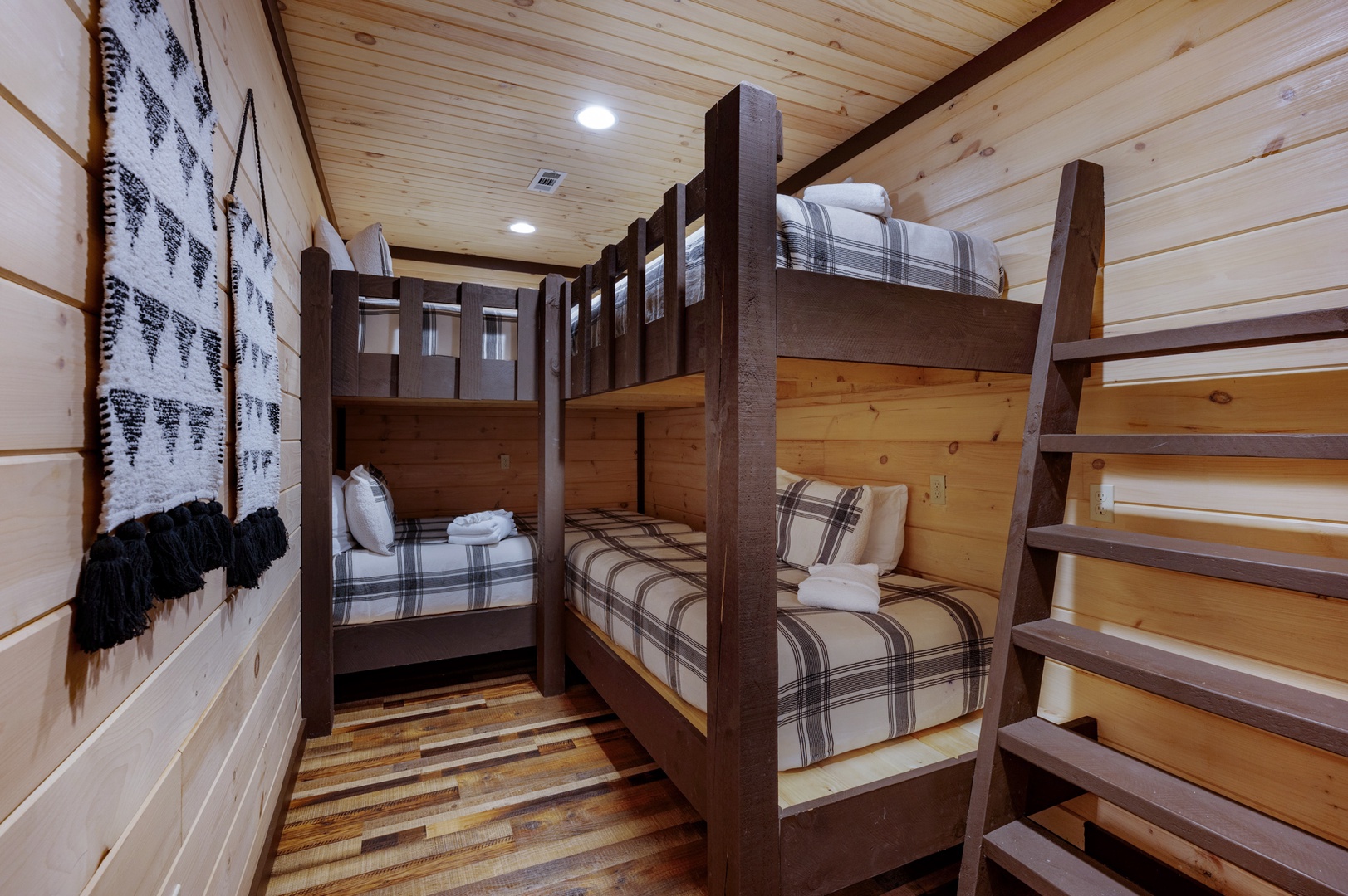 Happy Hour Heights - Lower Level Bunk Bed Room