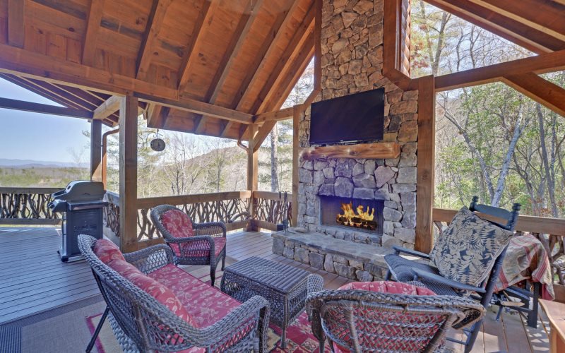 Majestic View - Outdoor Fireplace and Seating Area