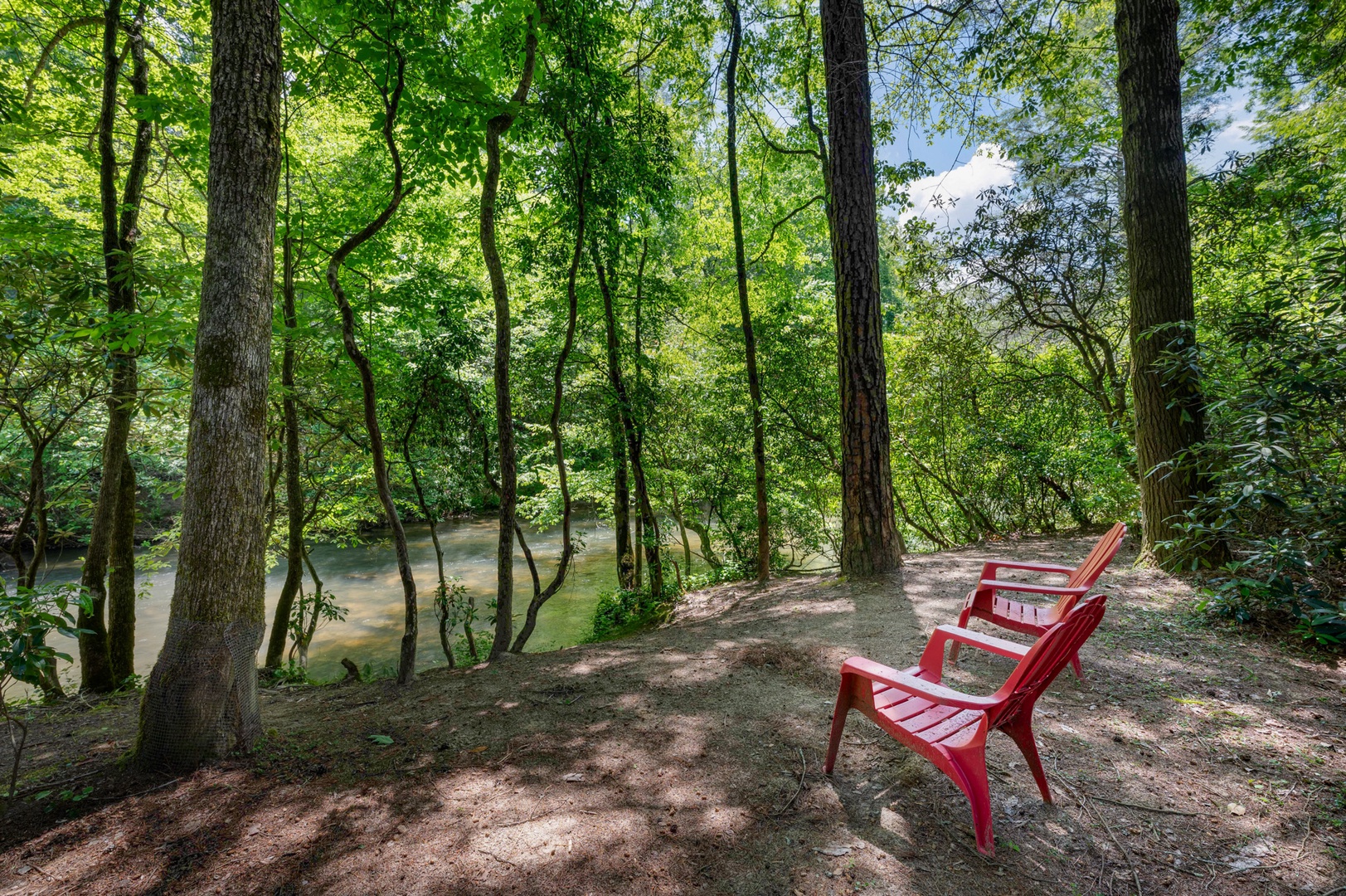 A Whitewater Retreat - Creek Seating