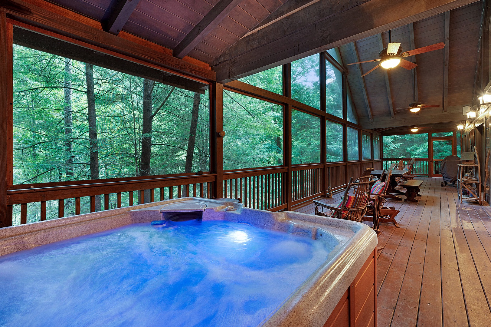 Mountaintown Creek Lodge - Hot Tub