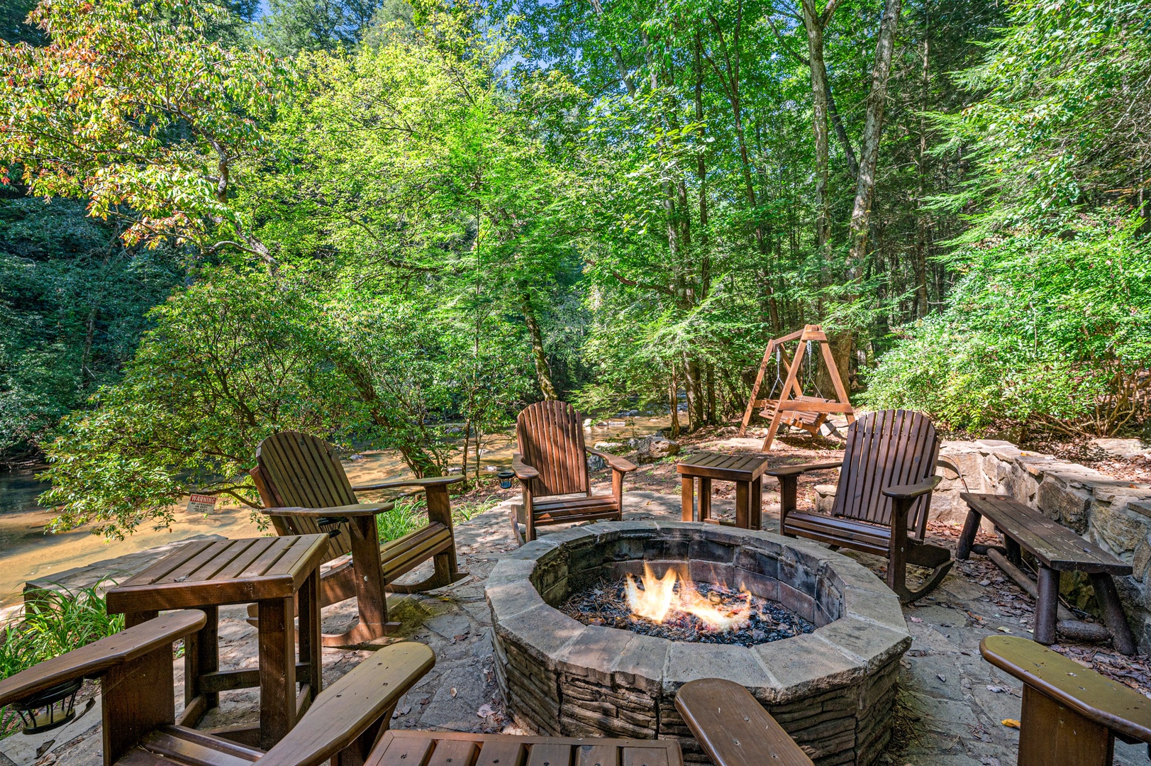 Mountaintown Creek Lodge - Creekside Firepit