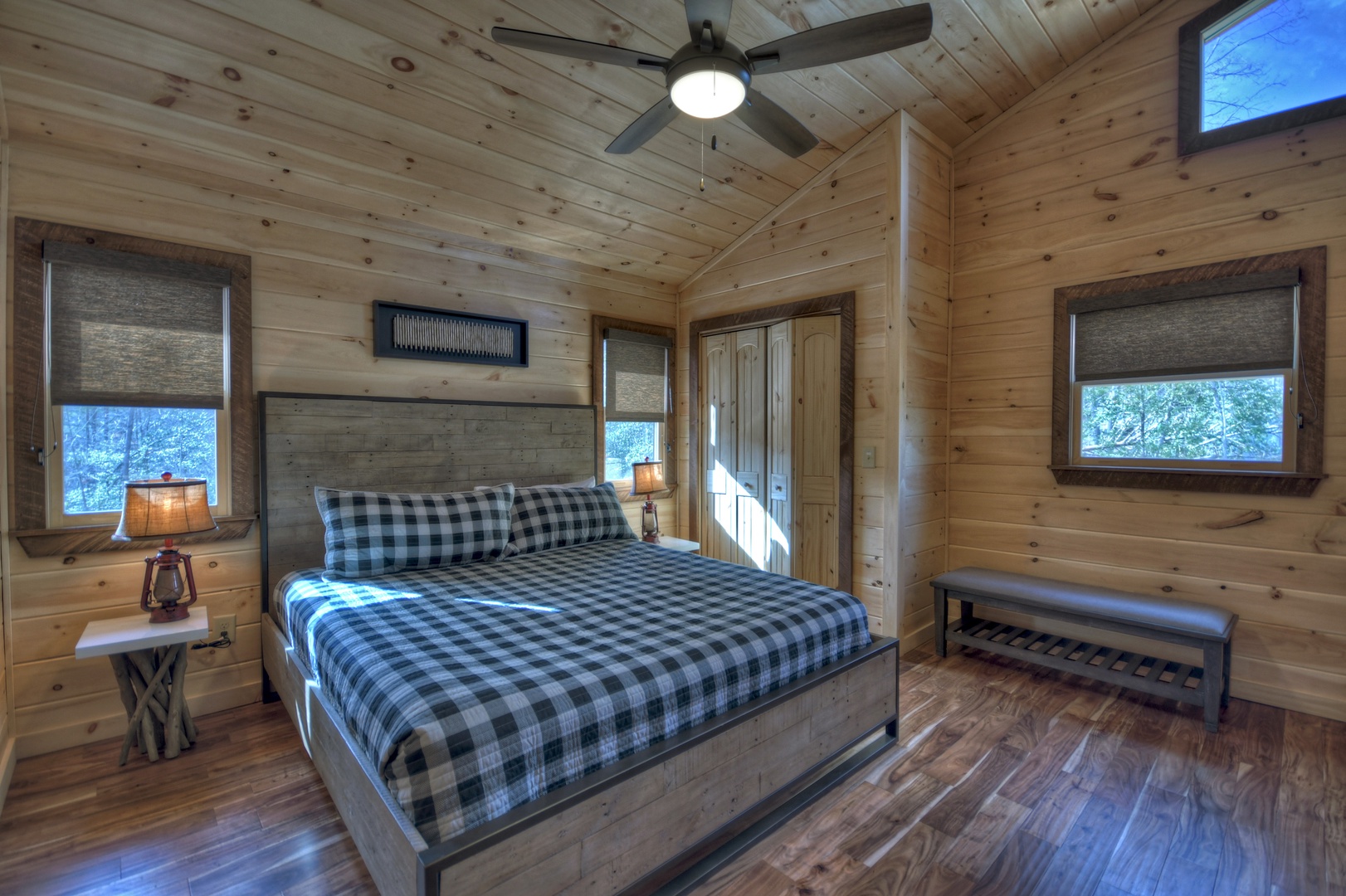 Whisky Creek Retreat- Upper king bedroom suite