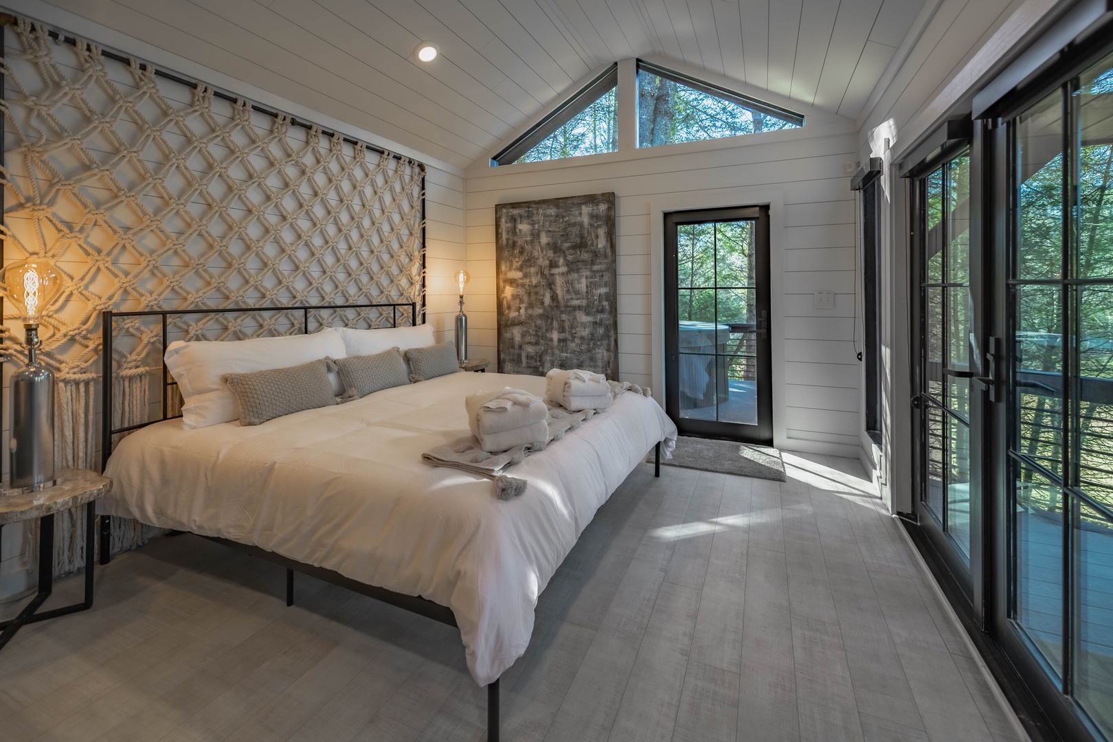 AFrame of Style - Main Level King Bedroom with Deck Access