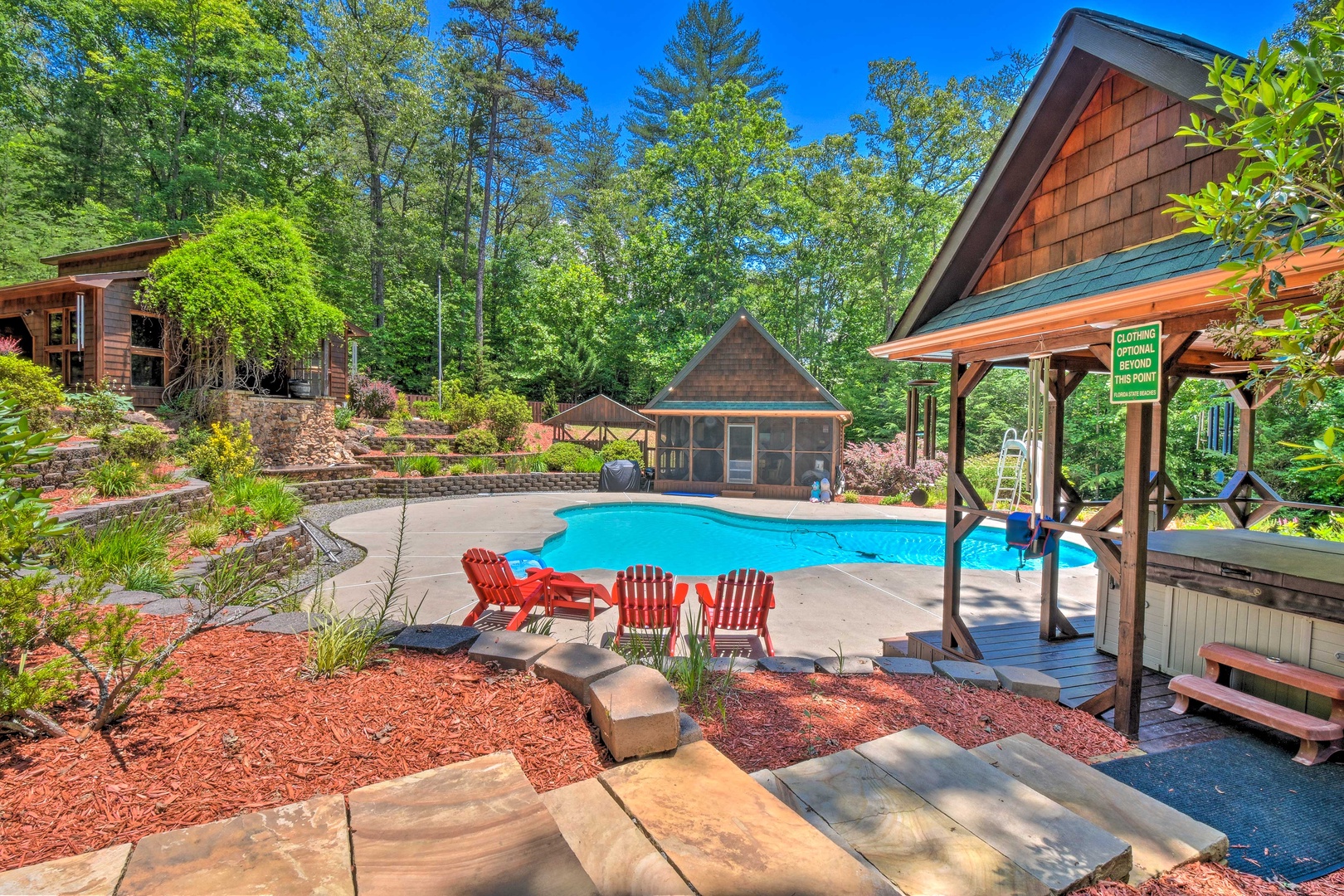 Deer Watch Lodge - Full pool view with cabin view