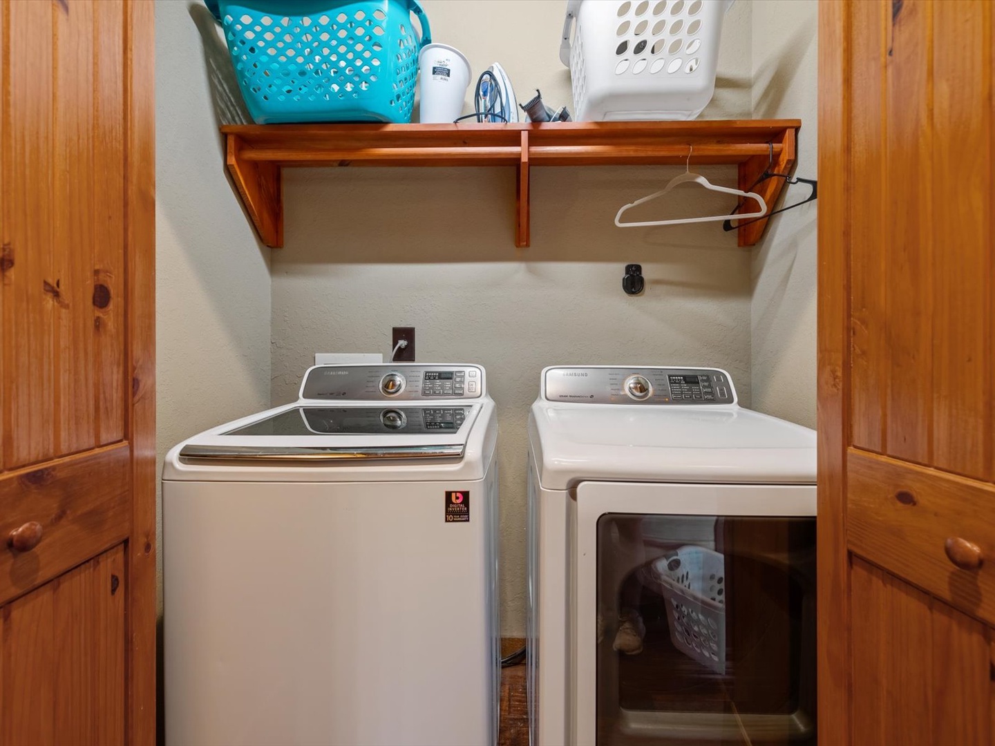 Crows Nest- Entry level laundry room