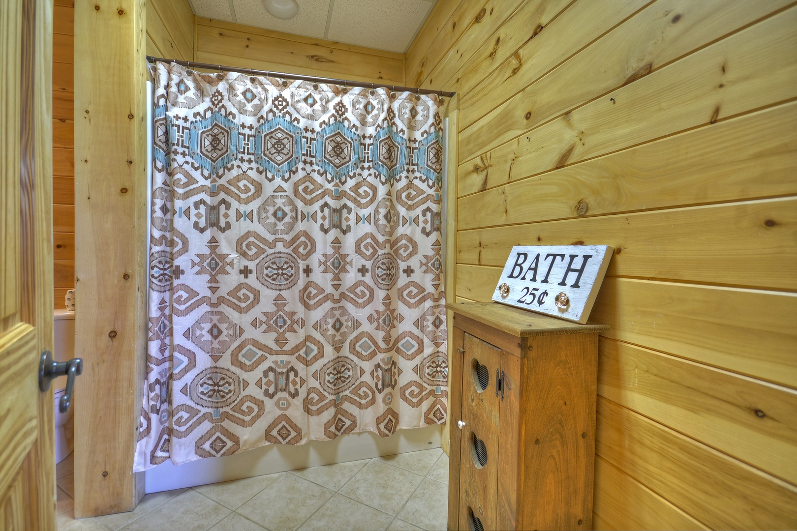 Blue Jay Cabin- Lower level bathroom