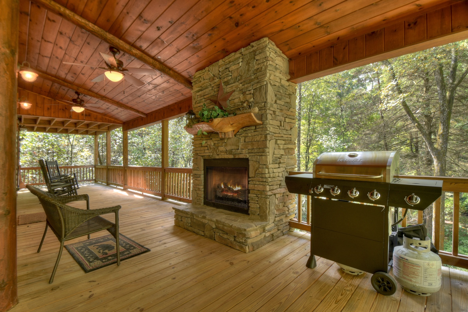 Stoney Creek Retreat - Deck Fireplace