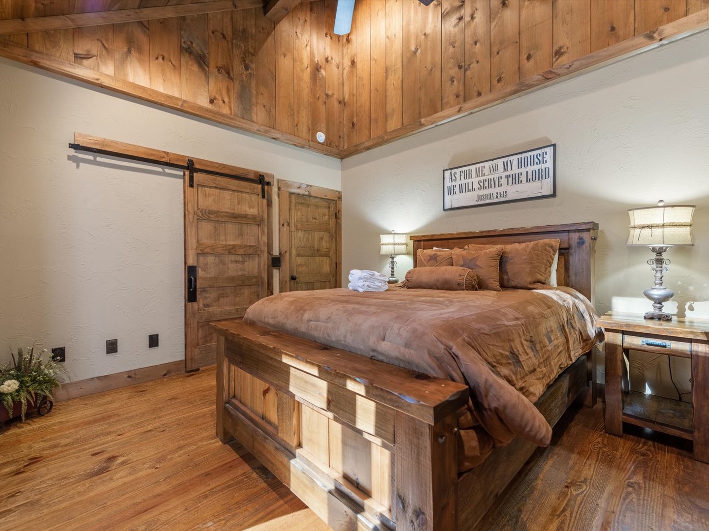 Stone Creek Lodge - Entry Level Guest Bedroom