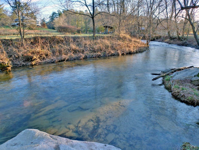 Creekside Hideaway- Creek