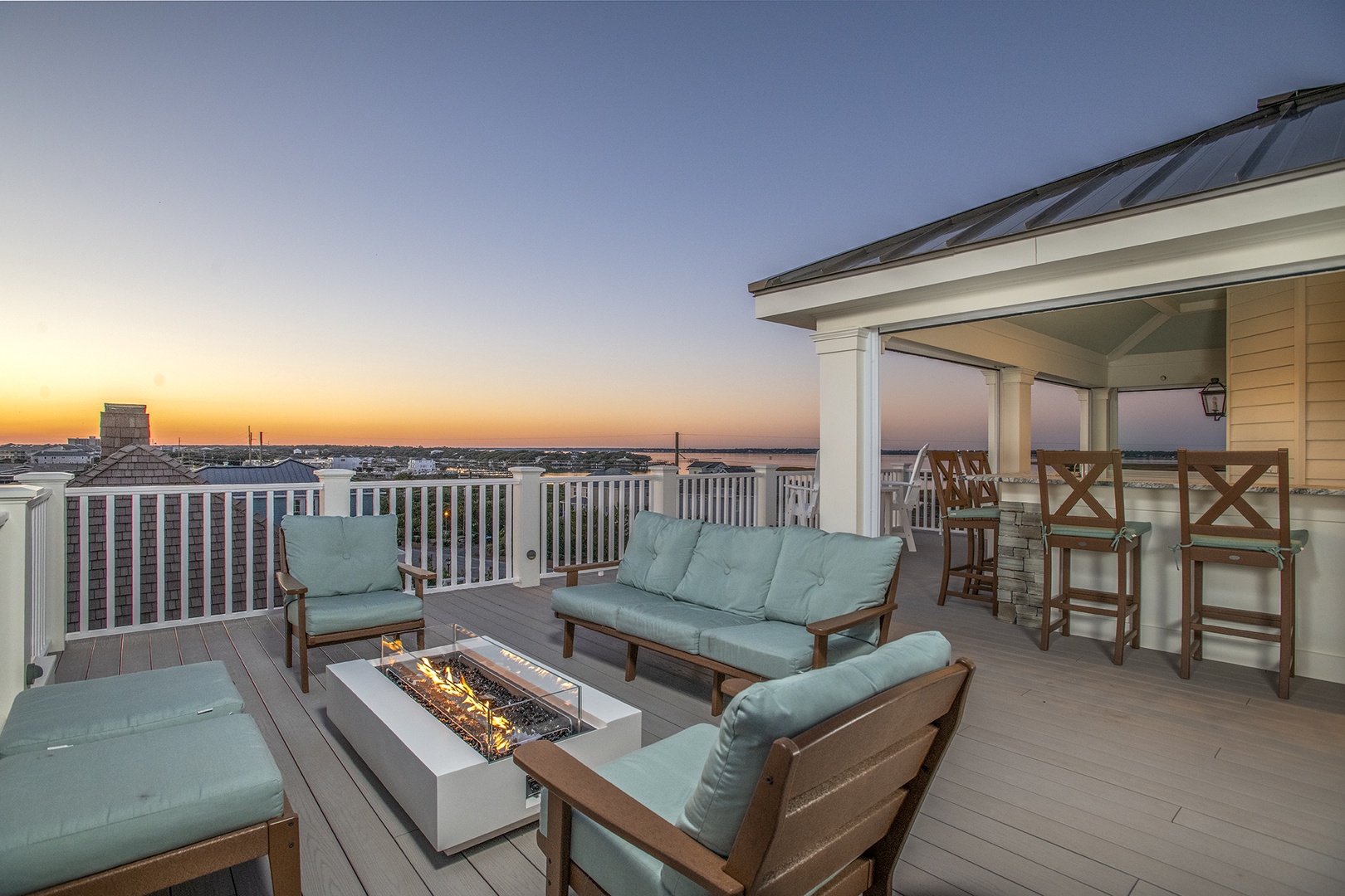 Rooftop Deck at Sunset & Fireplace