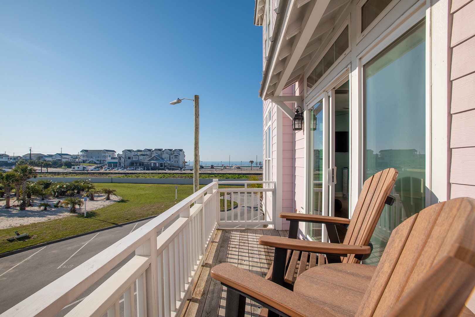 Incredible Unobstructed Views of The Circle and the Ocean