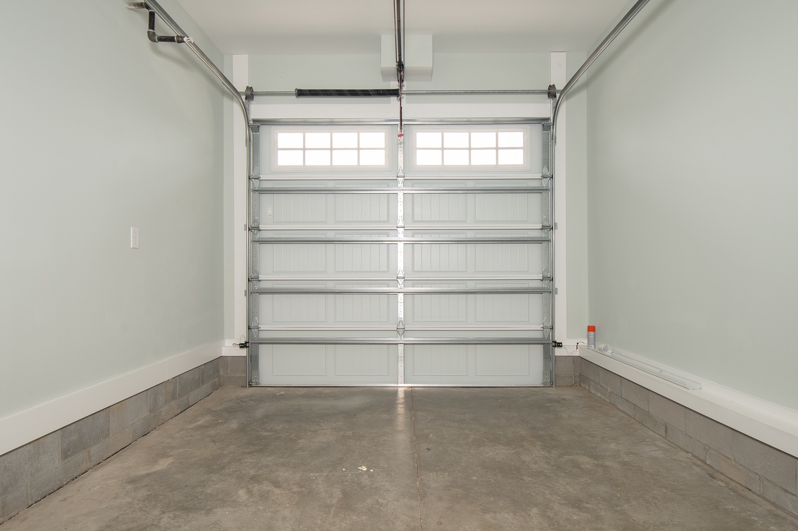 Open Space in the Garage for one Car