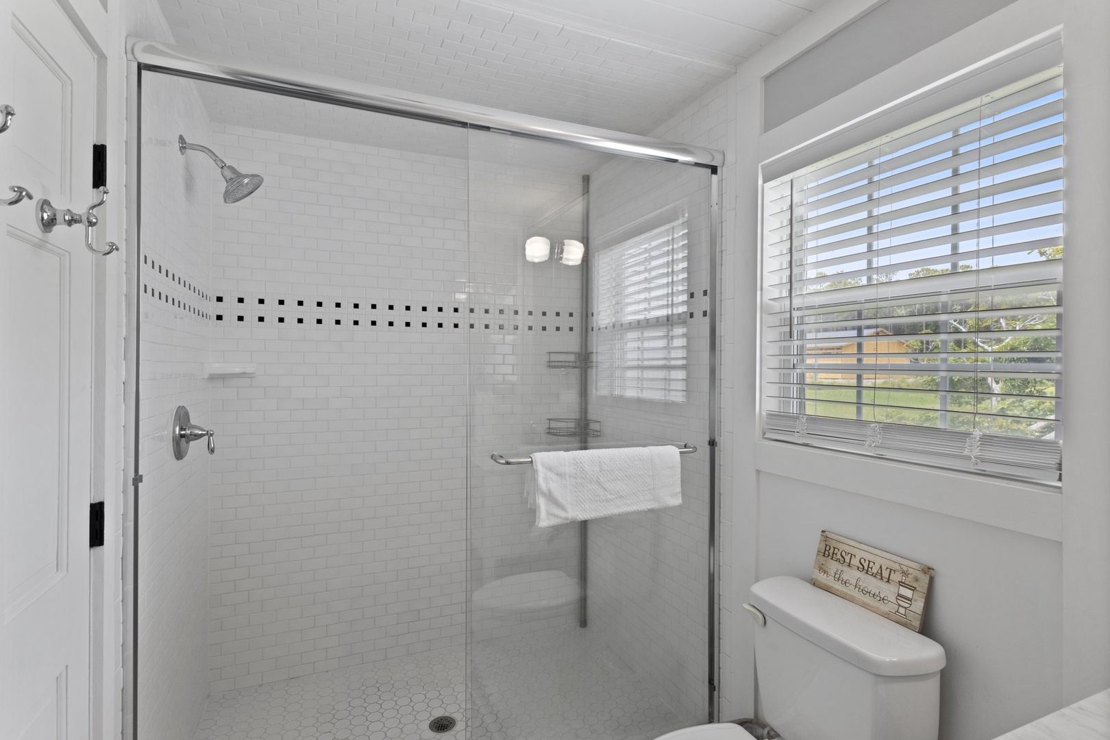 Primary En Suite Bath with Tiled Shower