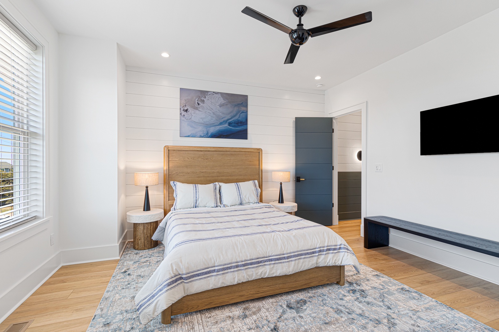 Sea Spray West | Queen Bedroom