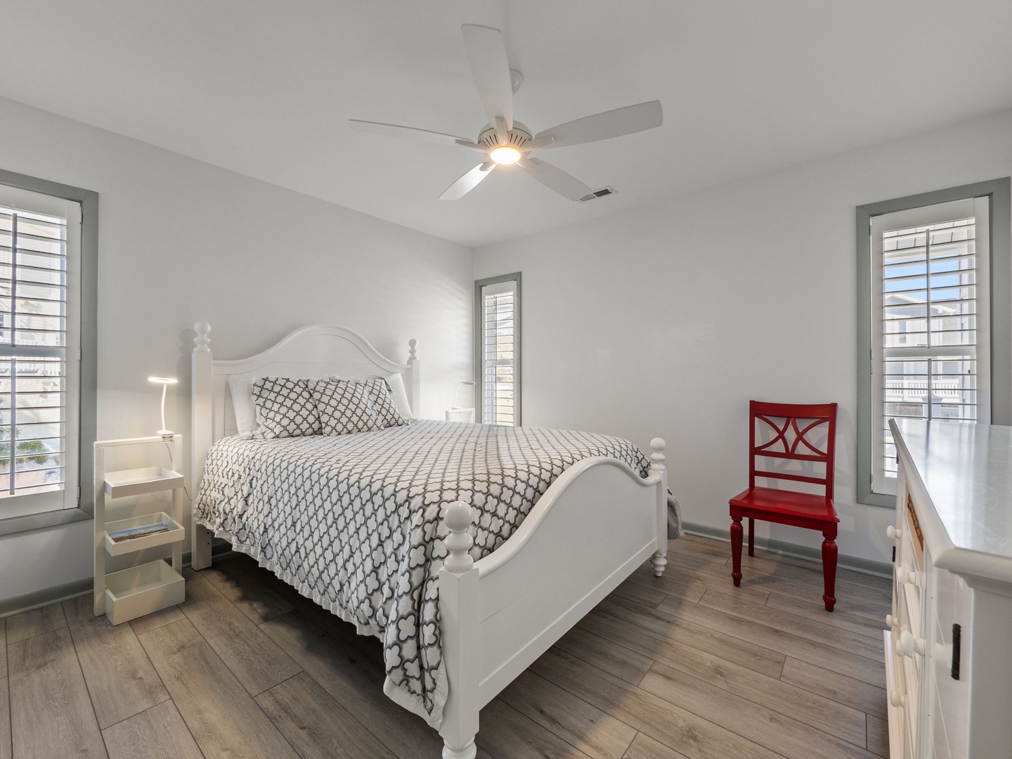 Mid-Floor Queen Room