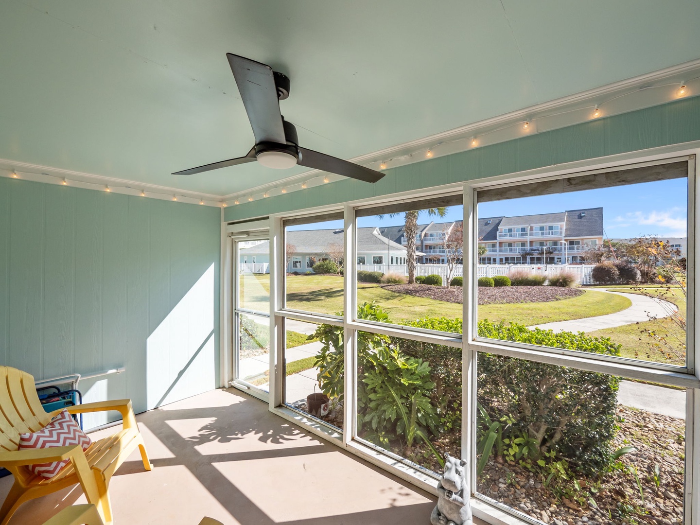Screened in Back Porch Just Steps from the POOL!