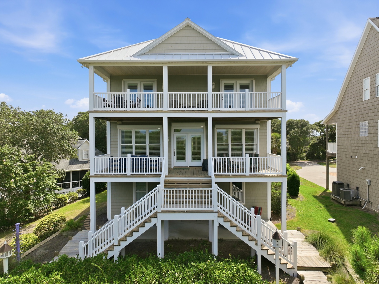 Blue Chair Stays | Exterior View