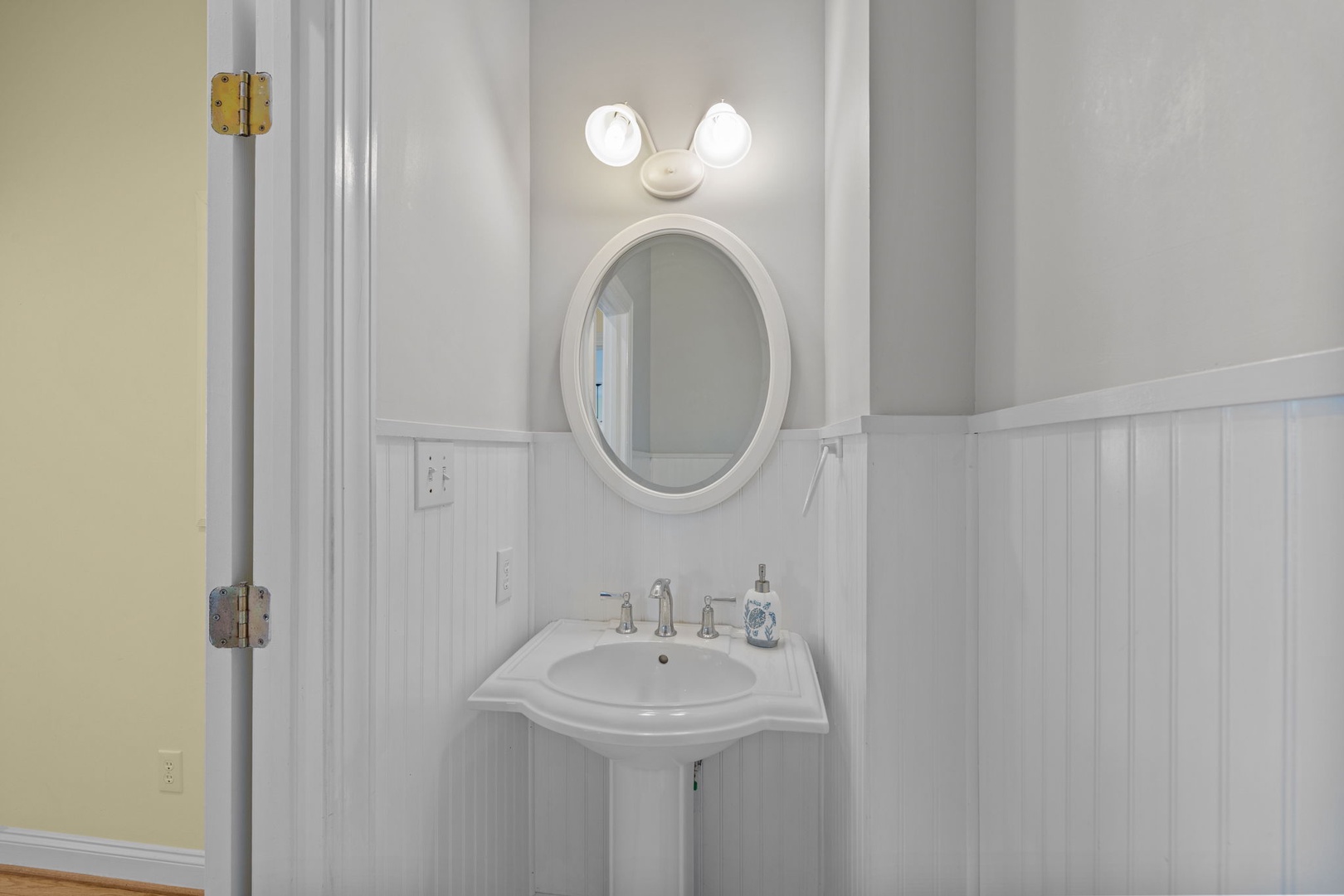 Half bath off the Kitchen/ Living Room