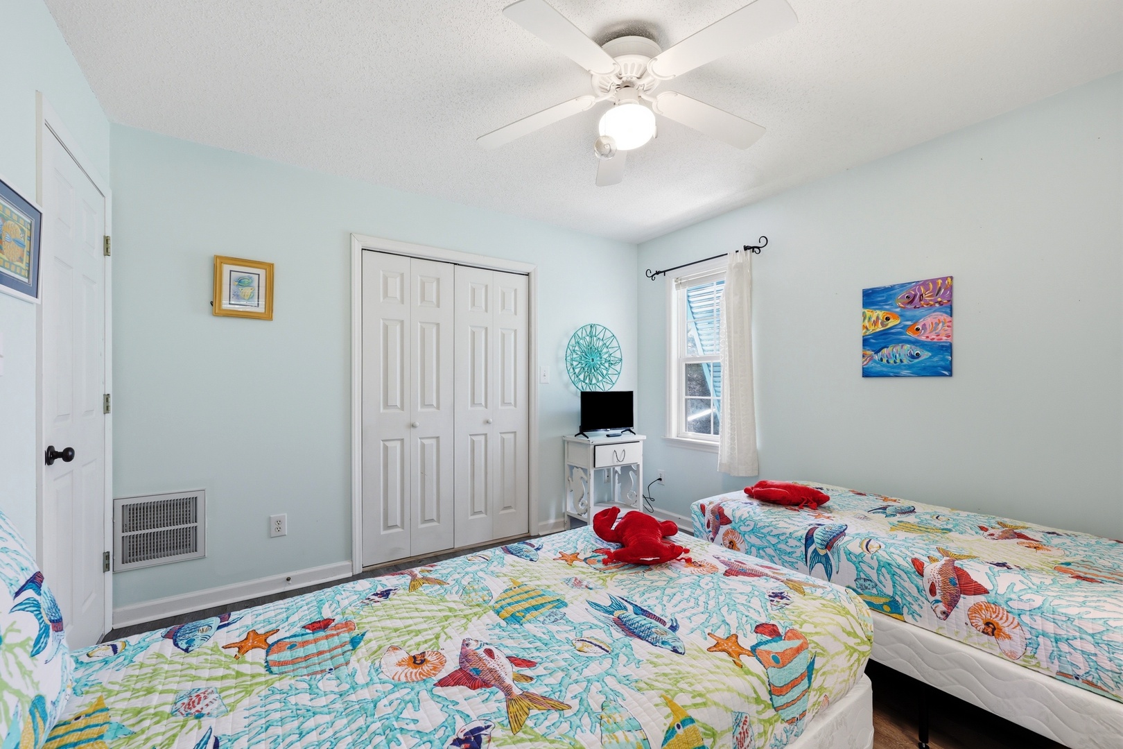 Ospreys Nest | Top Floor Bedroom with Two Twin Beds
