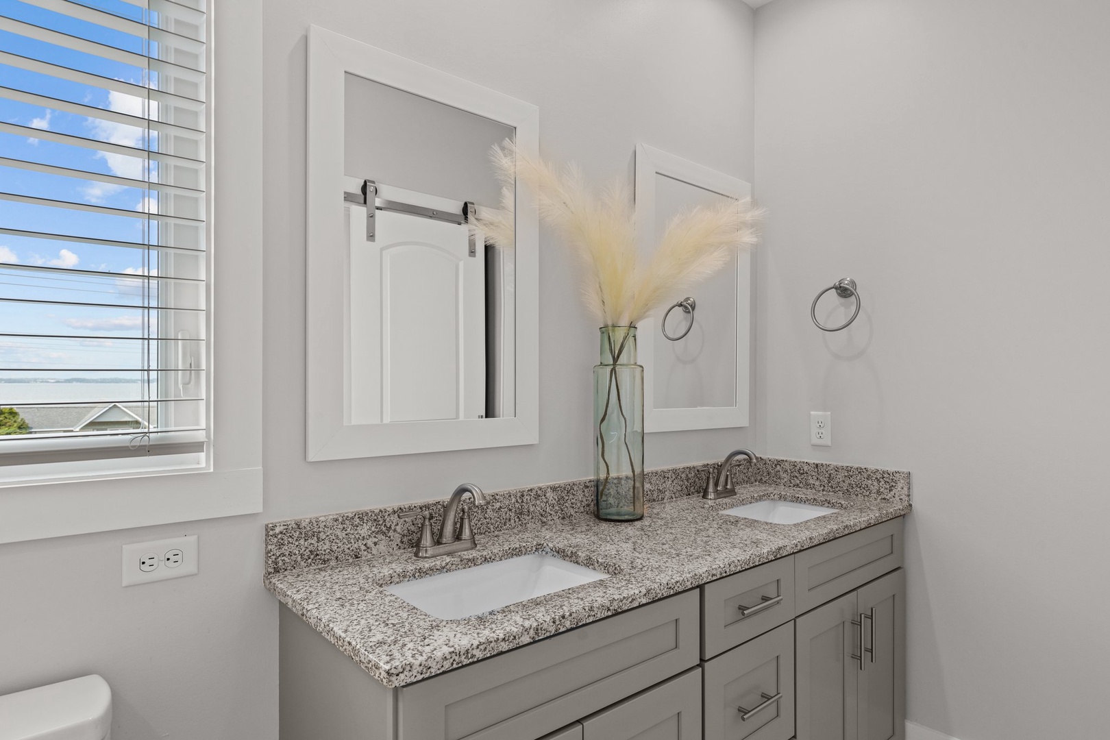 Waverlie's Watch | Bathroom